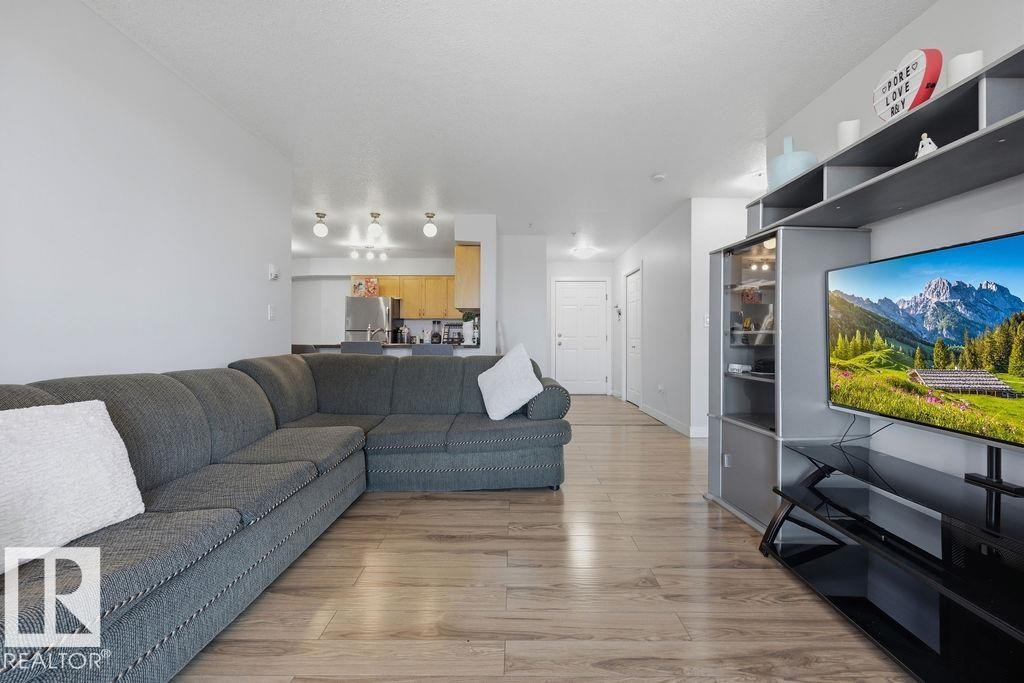 116 920 156 Street, Edmonton, AB - Indoor Photo Showing Living Room