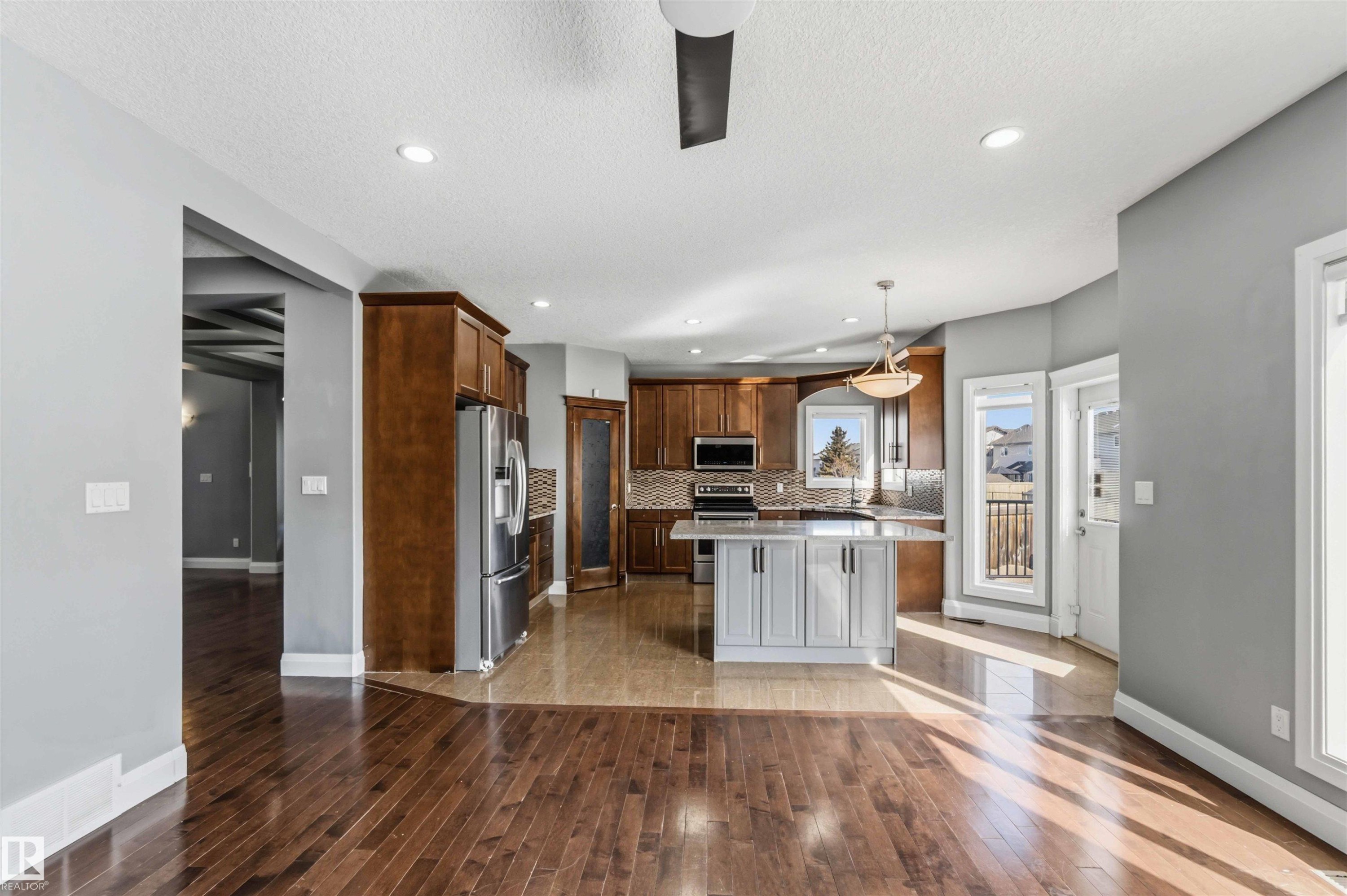 3563 14 Street, Edmonton, AB - Indoor Photo Showing Kitchen