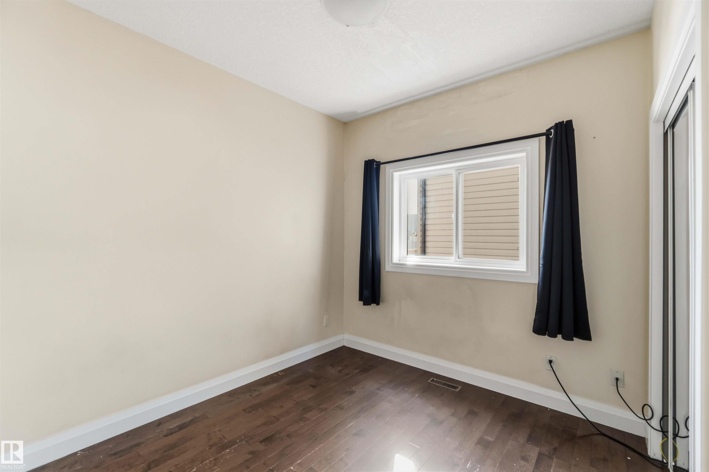 3563 14 Street, Edmonton, AB - Indoor Photo Showing Other Room
