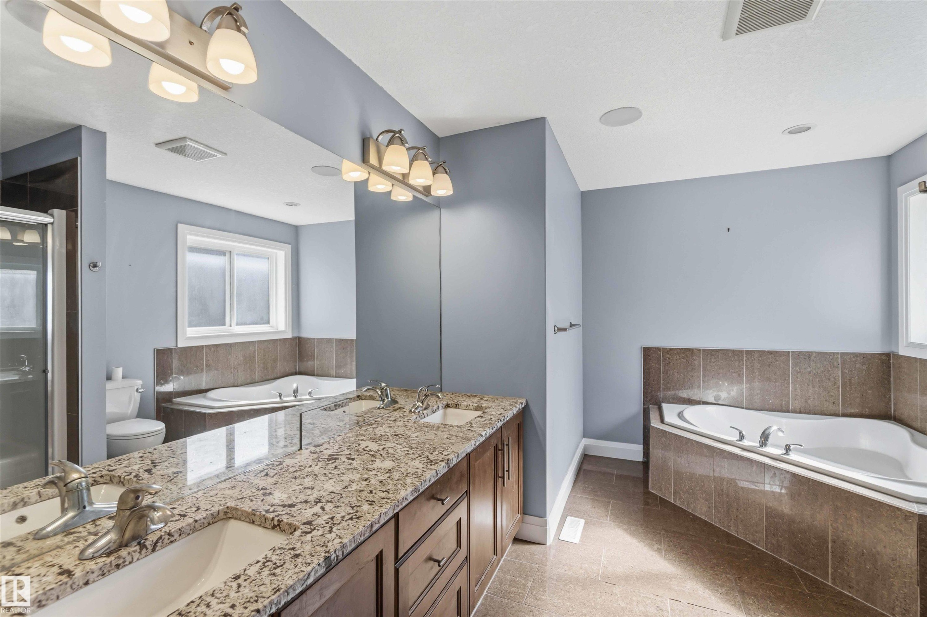 3563 14 Street, Edmonton, AB - Indoor Photo Showing Bathroom