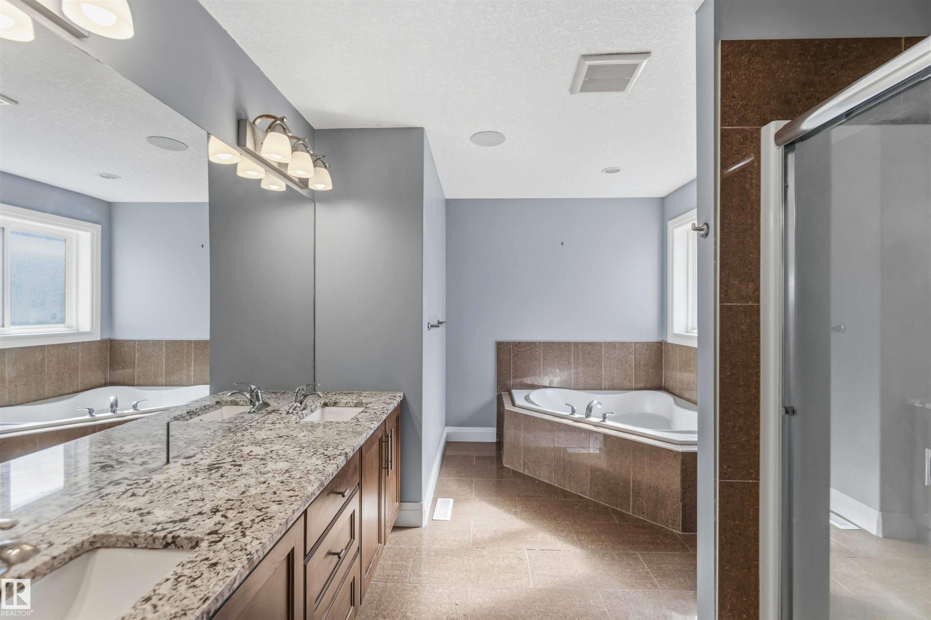 3563 14 Street, Edmonton, AB - Indoor Photo Showing Bathroom