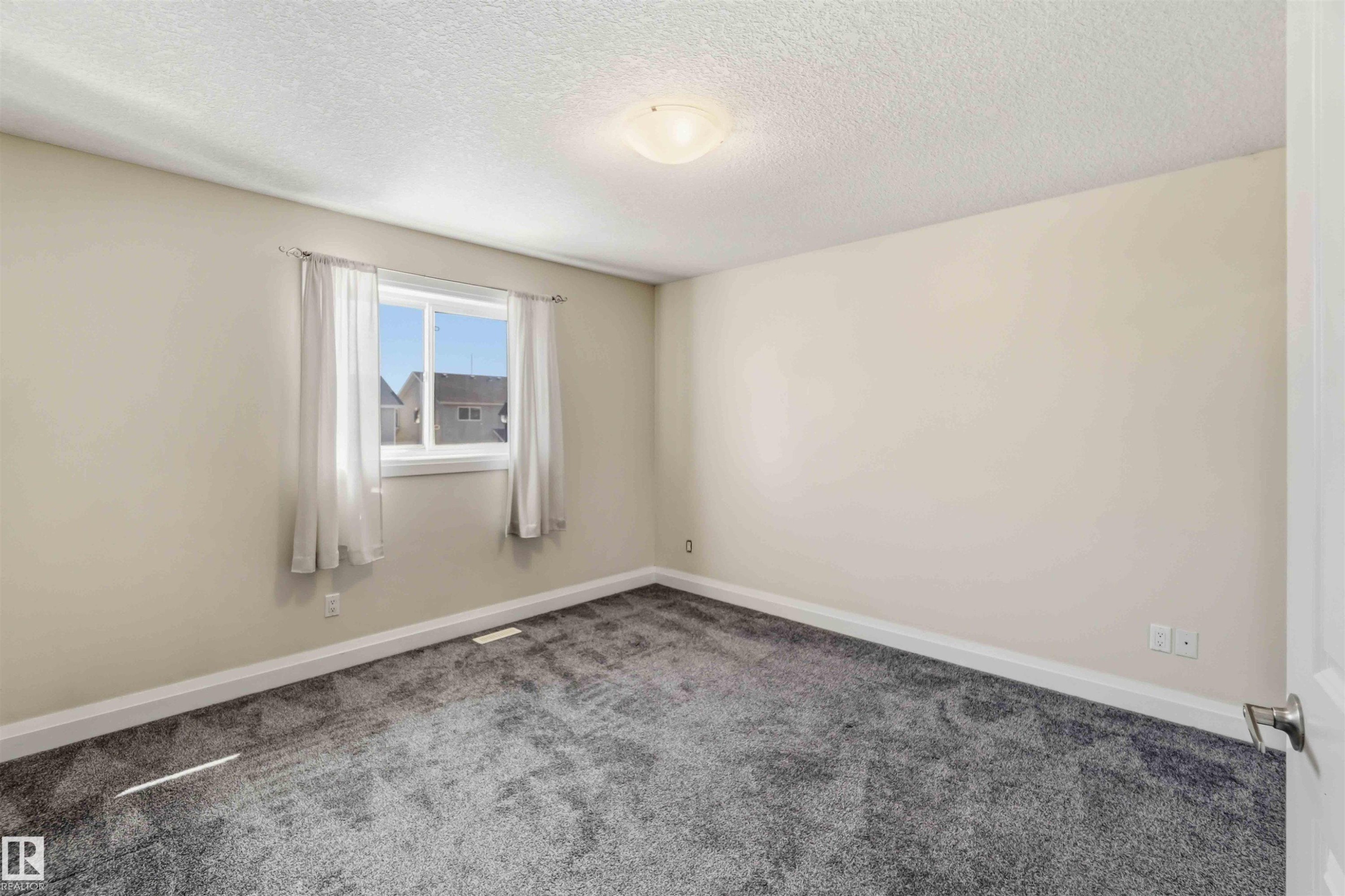 3563 14 Street, Edmonton, AB - Indoor Photo Showing Other Room