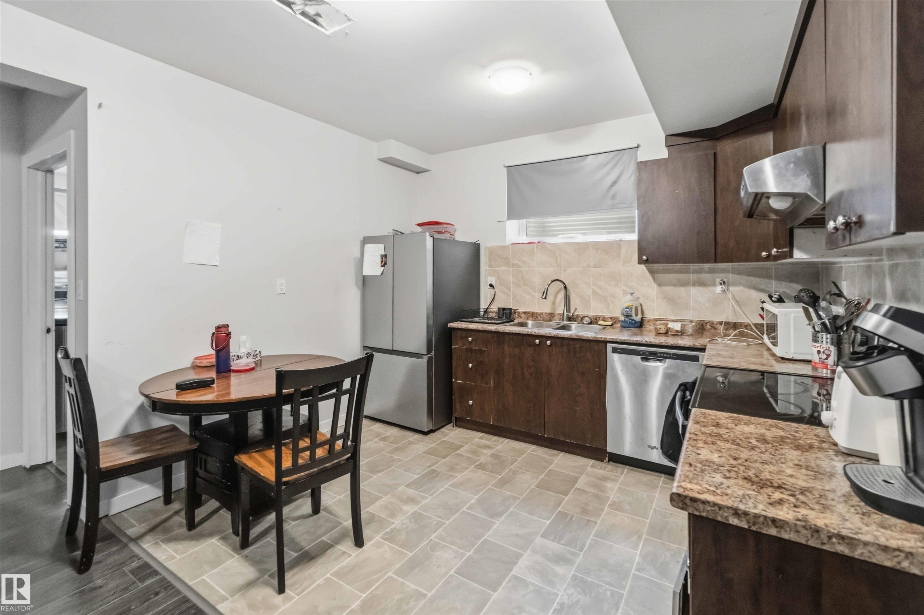 3563 14 Street, Edmonton, AB - Indoor