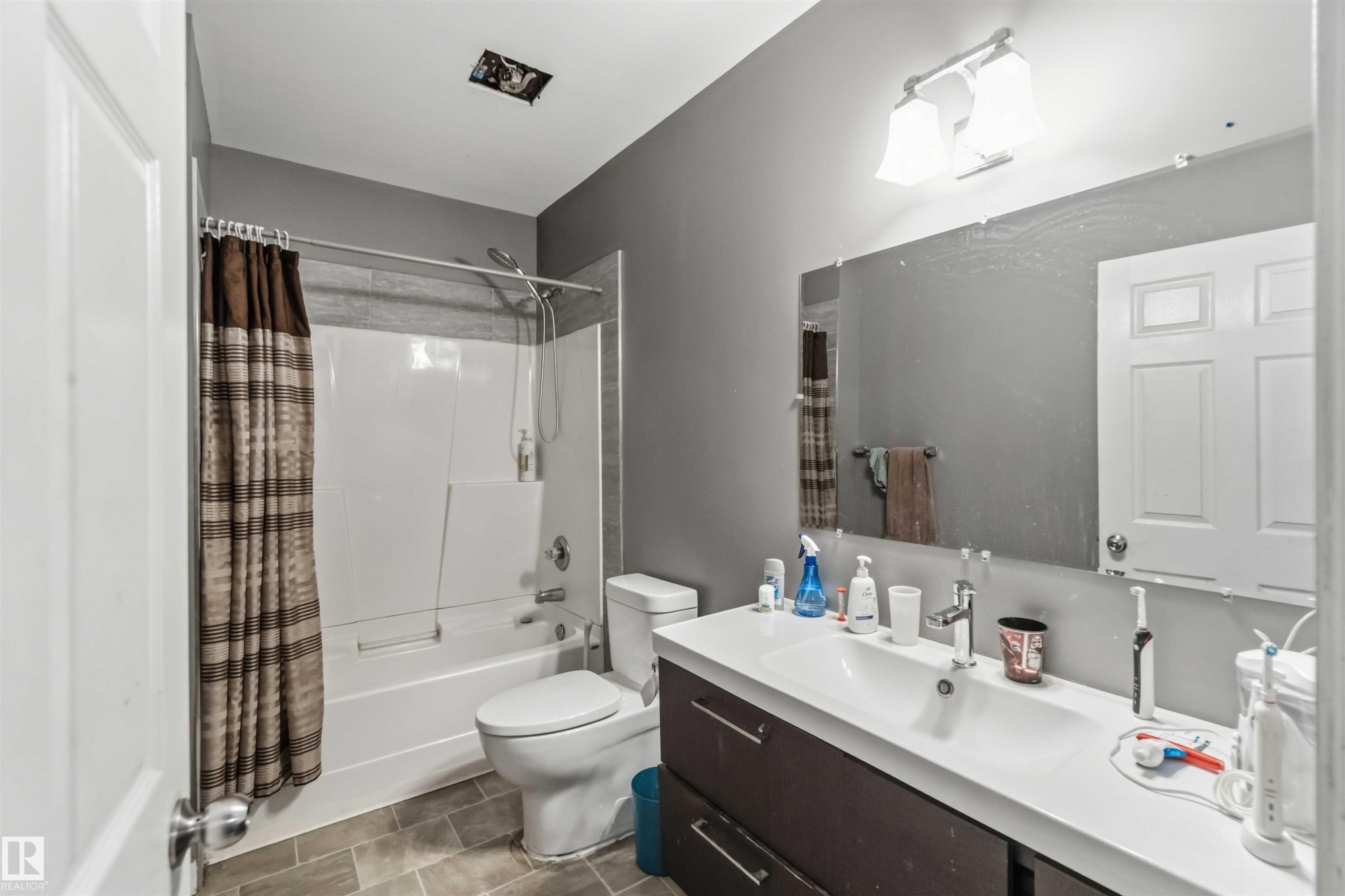 3563 14 Street, Edmonton, AB - Indoor Photo Showing Bathroom