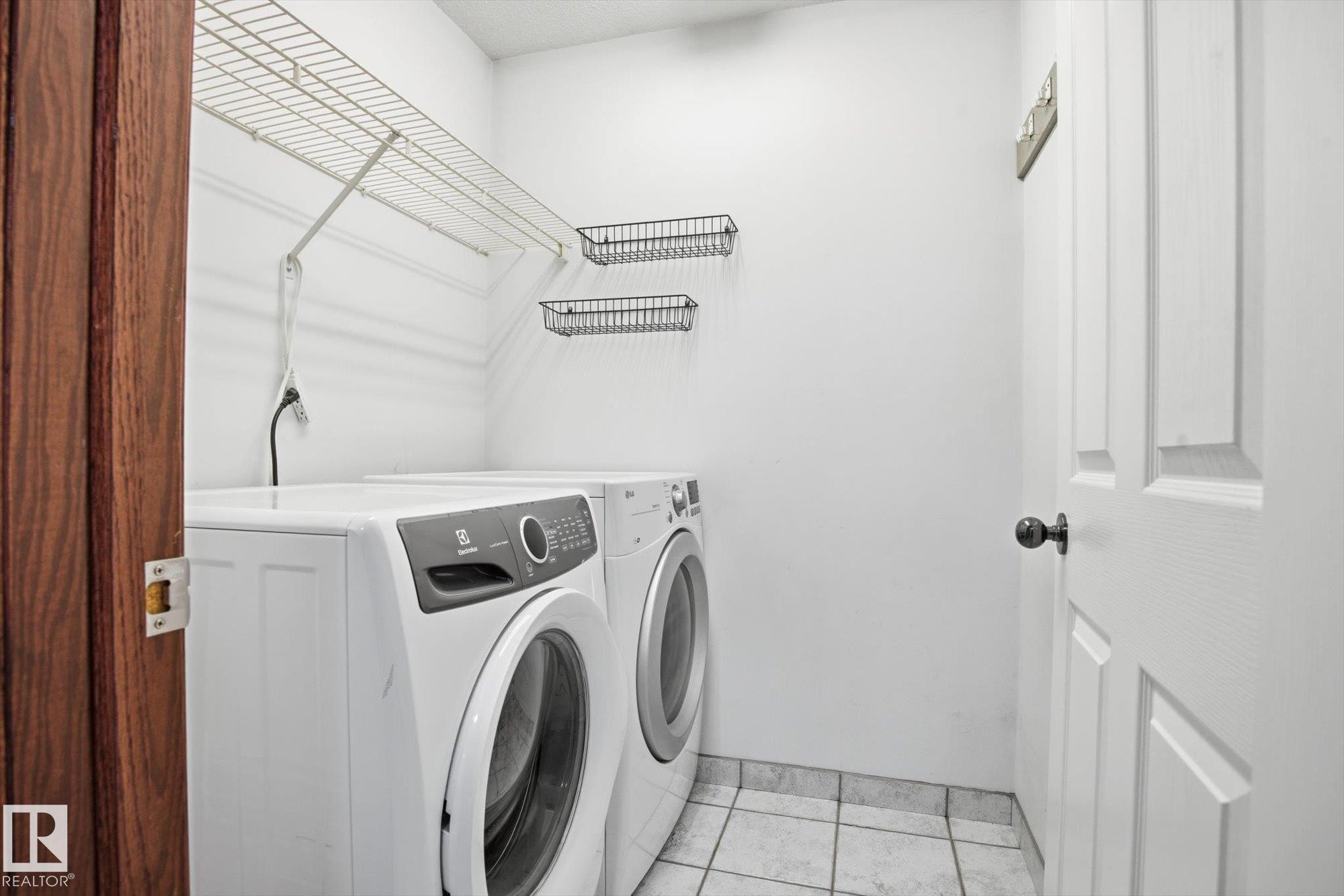11413 118 Street, Edmonton, AB - Indoor Photo Showing Laundry Room