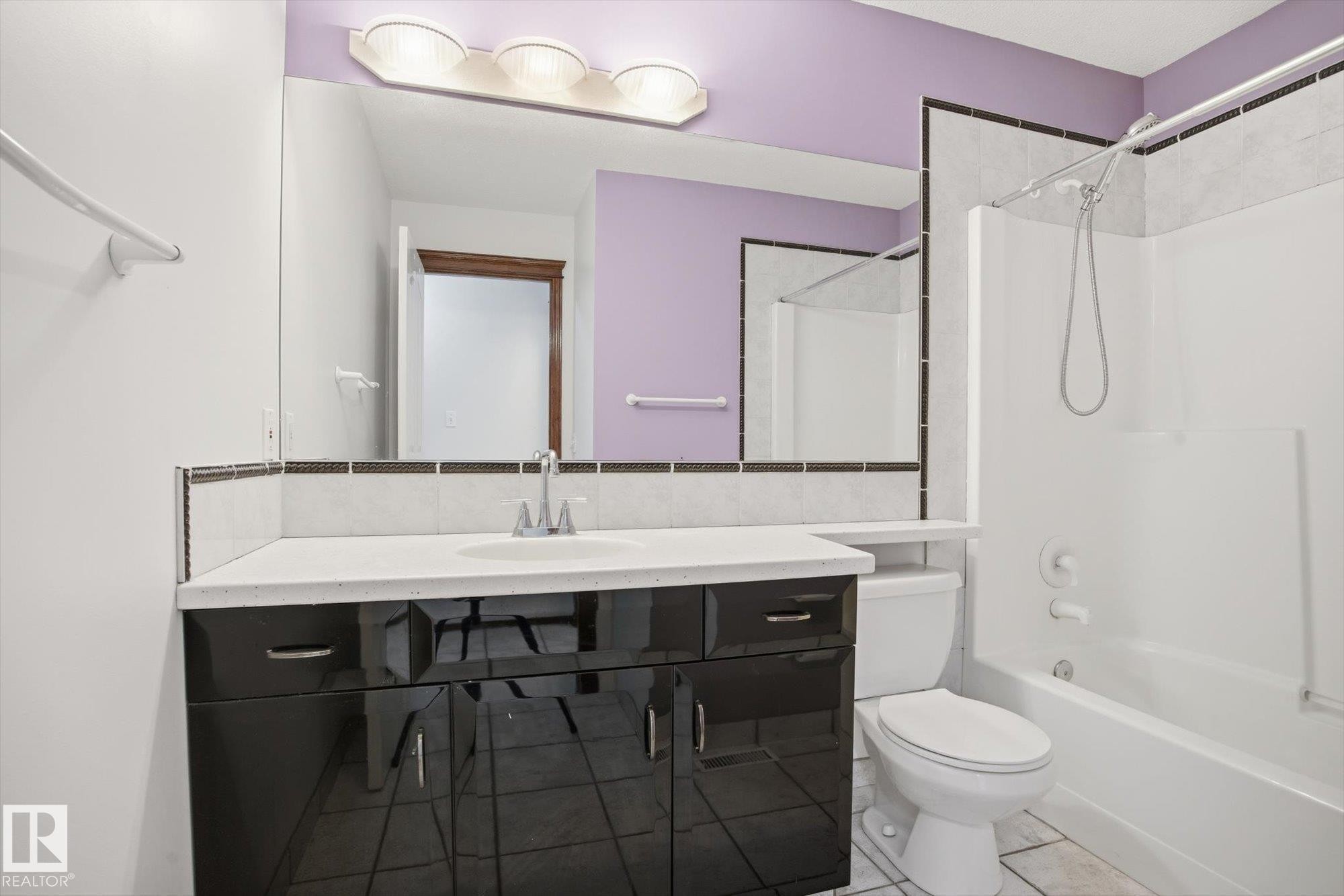 11413 118 Street, Edmonton, AB - Indoor Photo Showing Bathroom