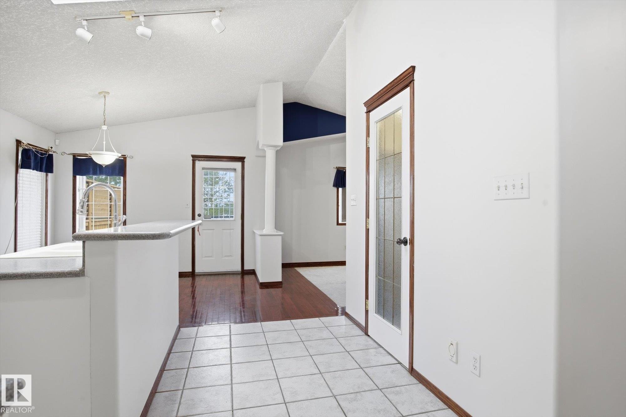 11413 118 Street, Edmonton, AB - Indoor