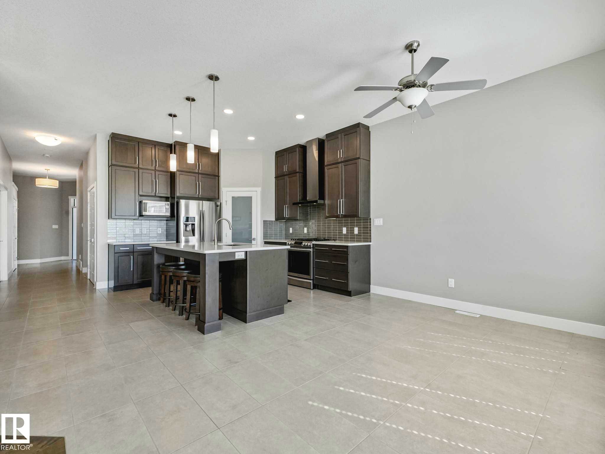 7515 173 Avenue, Edmonton, AB - Indoor Photo Showing Kitchen With Upgraded Kitchen