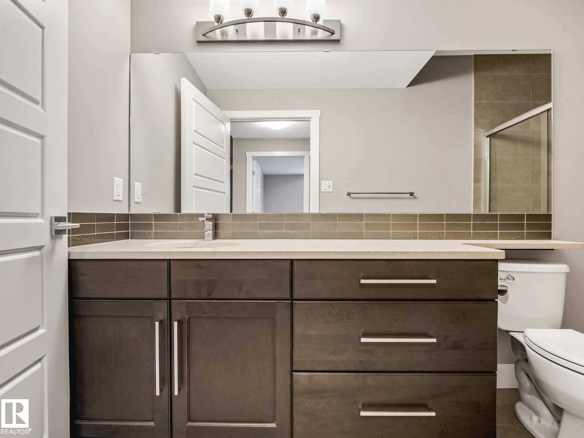 7515 173 Avenue, Edmonton, AB - Indoor Photo Showing Bathroom
