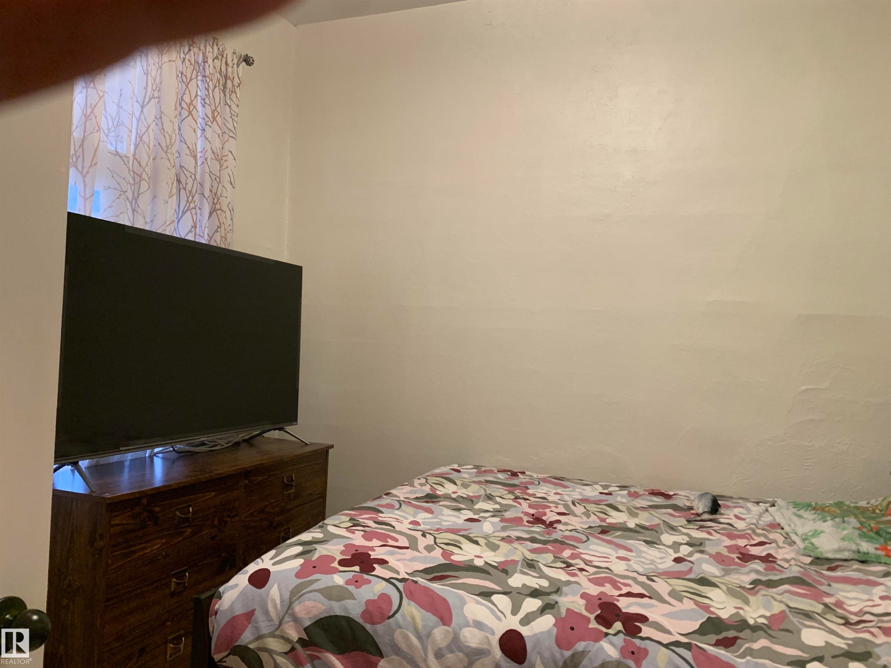 11305 89 Street, Edmonton, AB - Indoor Photo Showing Bedroom