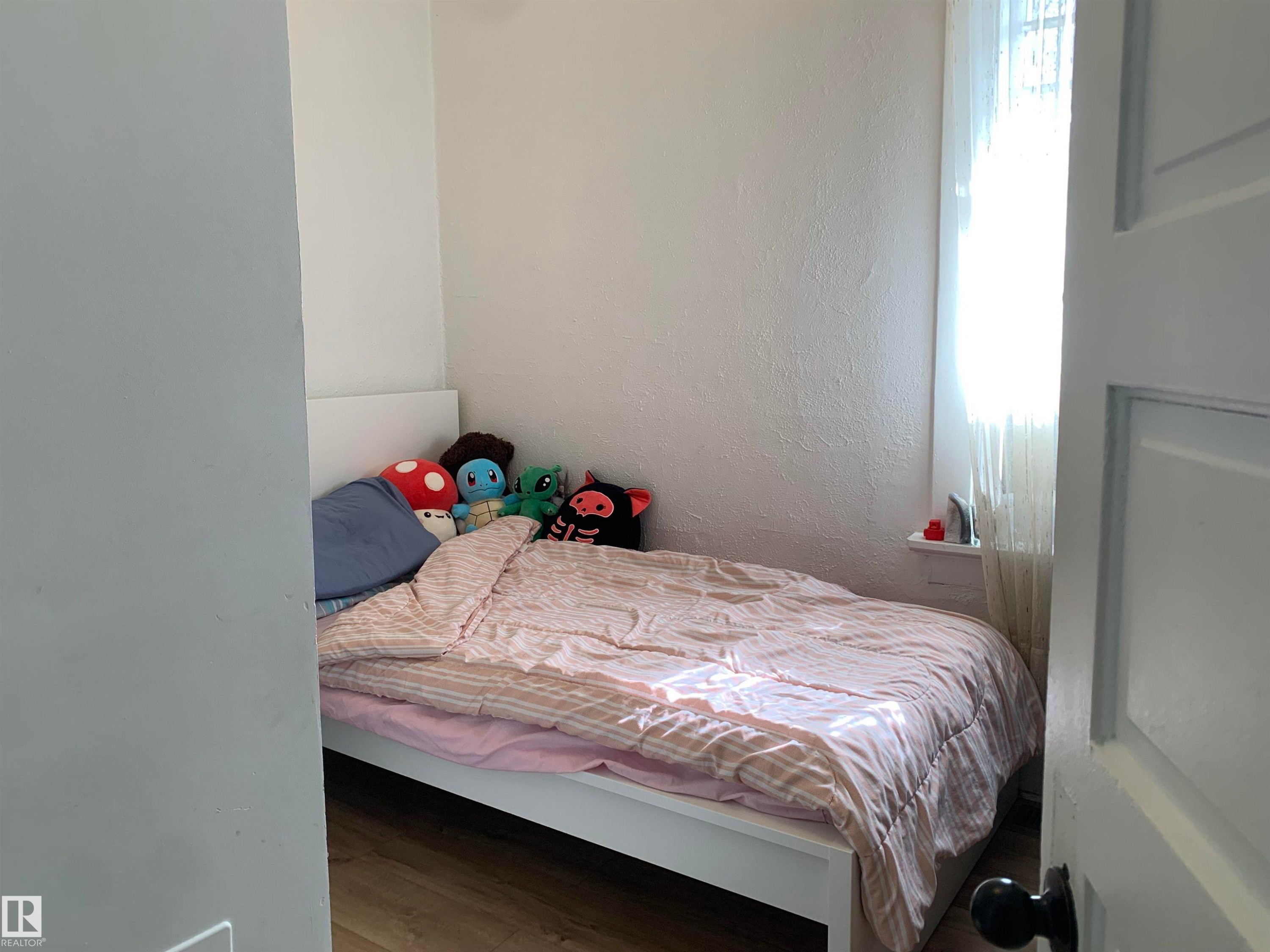 11305 89 Street, Edmonton, AB - Indoor Photo Showing Bedroom