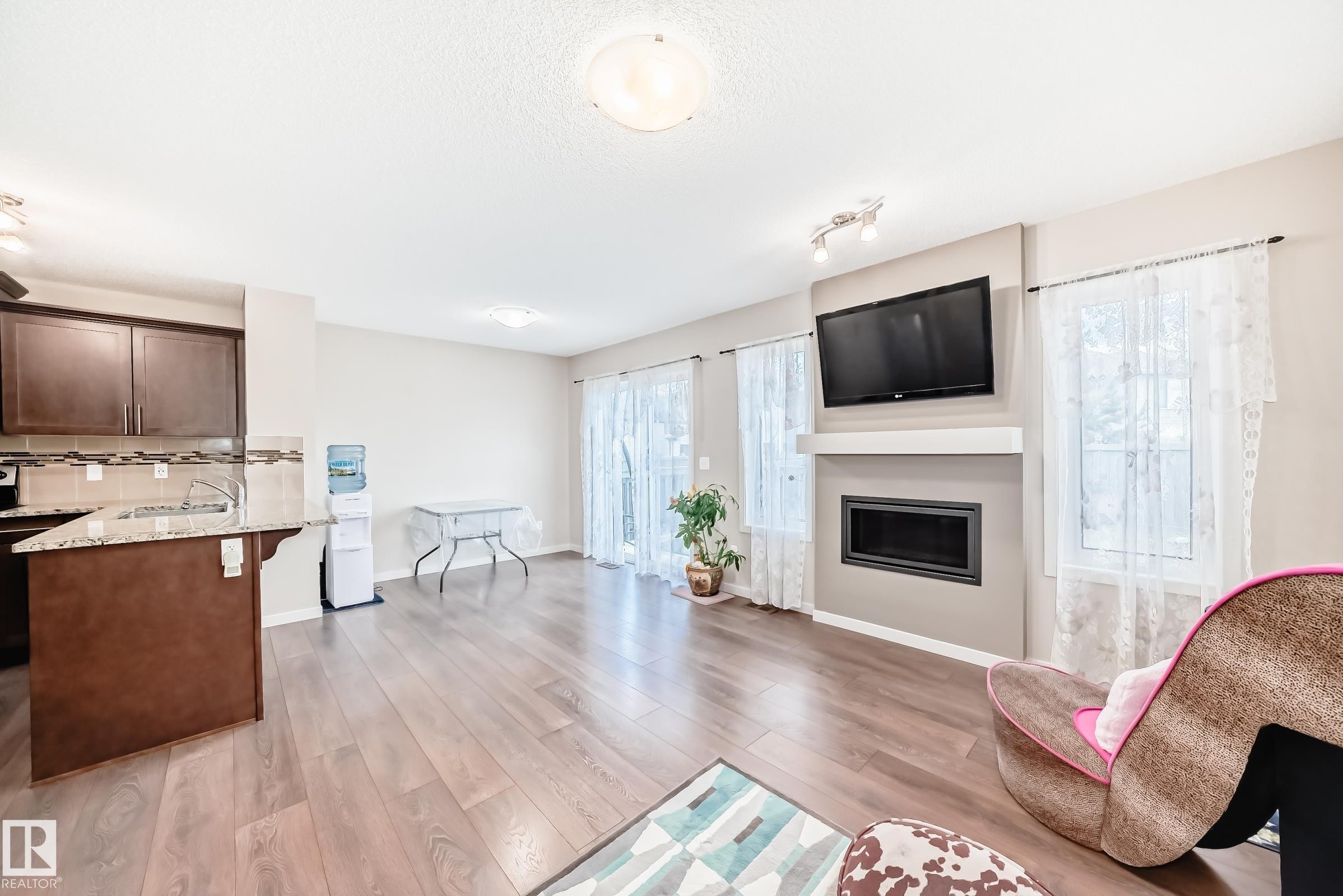 17304 73 Street, Edmonton, AB - Indoor With Fireplace