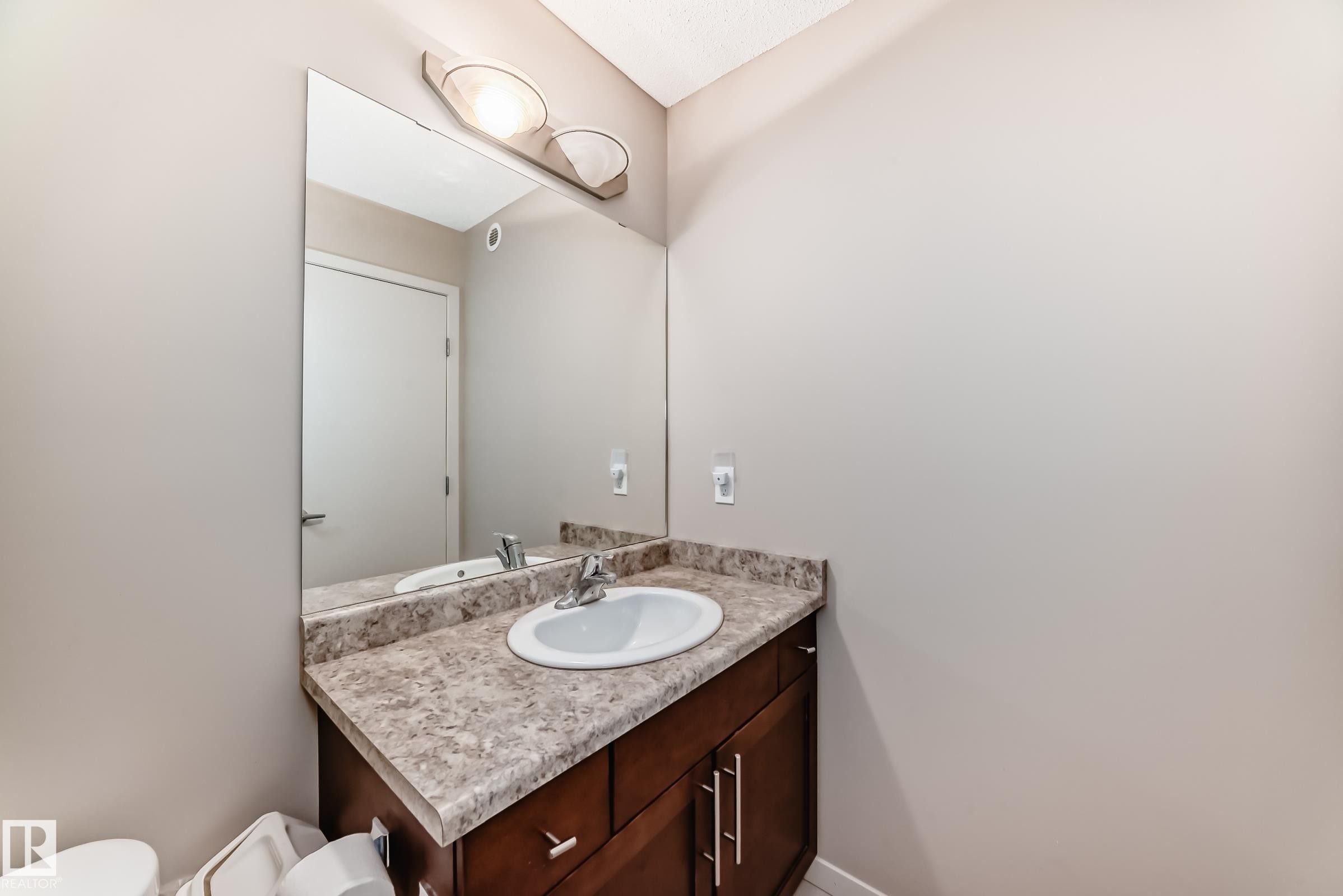 17304 73 Street, Edmonton, AB - Indoor Photo Showing Bathroom