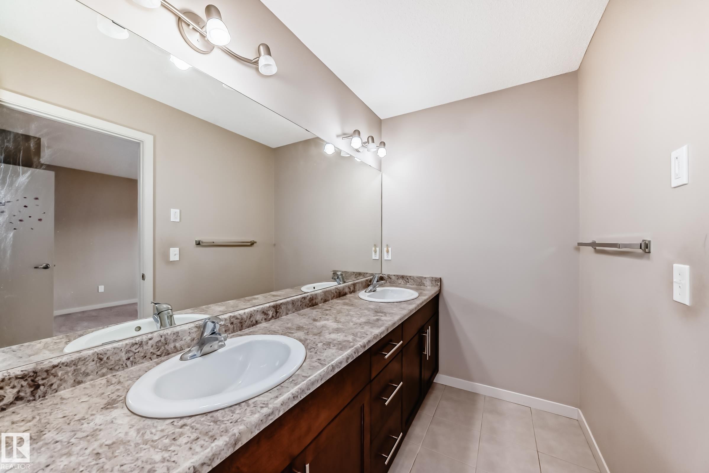17304 73 Street, Edmonton, AB - Indoor Photo Showing Bathroom