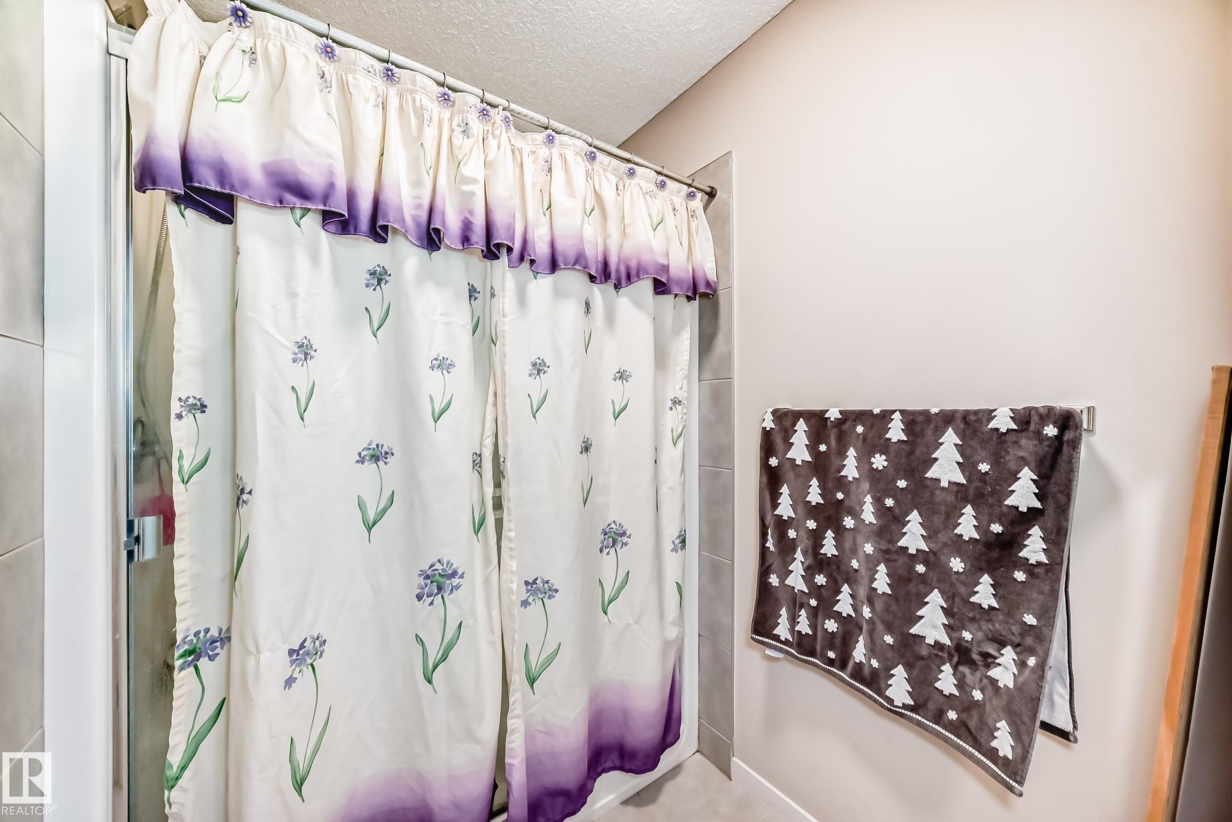17304 73 Street, Edmonton, AB - Indoor Photo Showing Bathroom