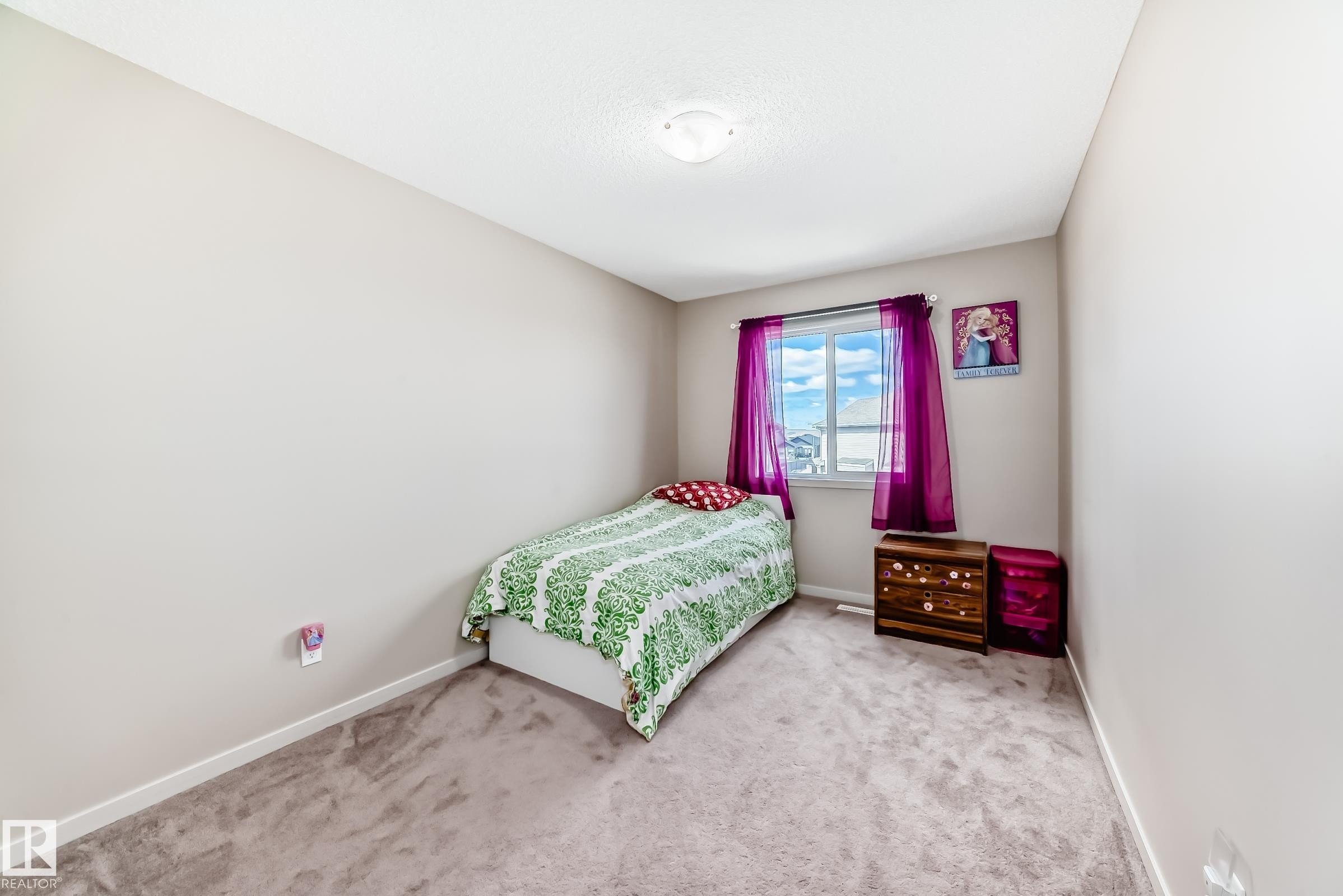 17304 73 Street, Edmonton, AB - Indoor Photo Showing Bedroom