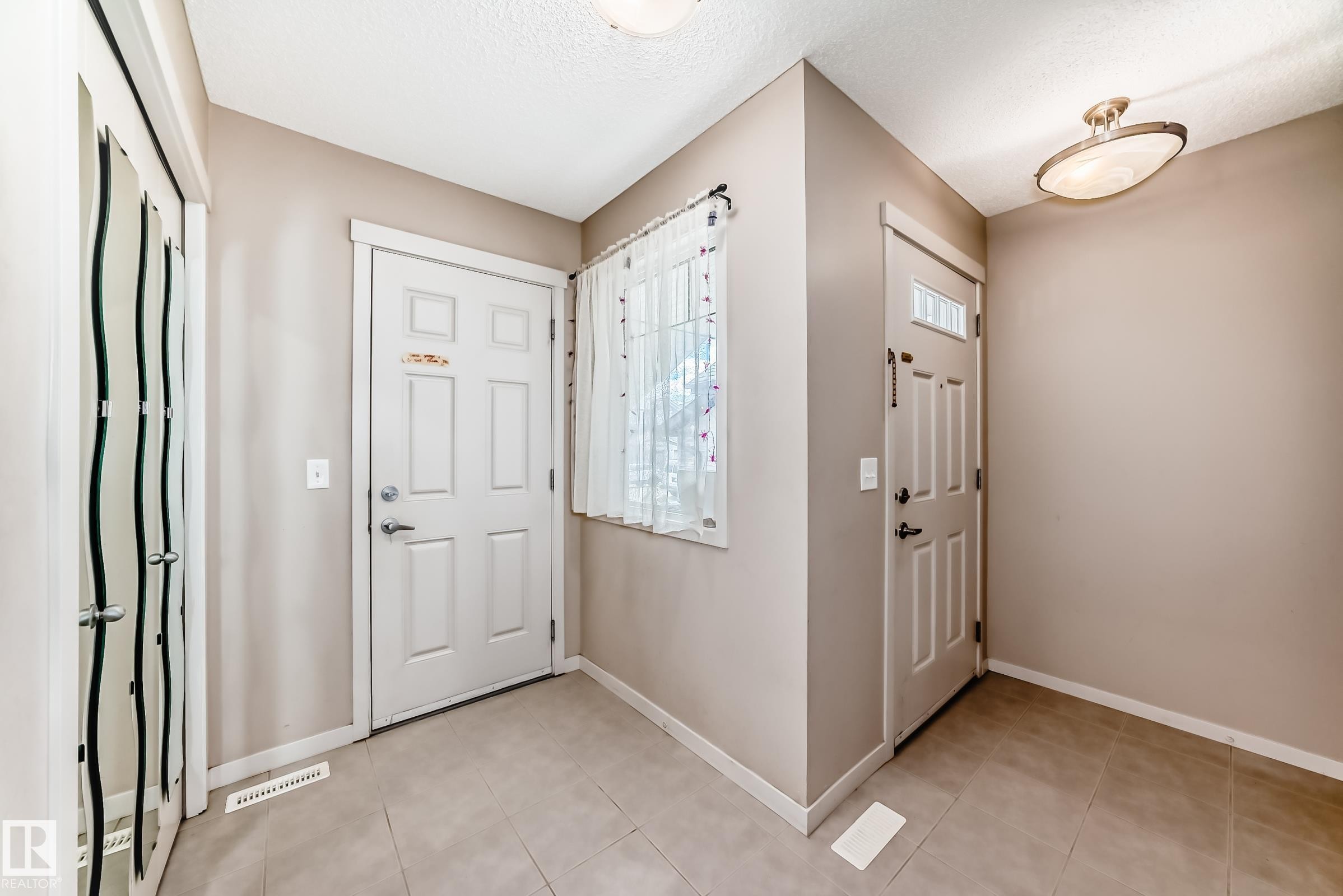 17304 73 Street, Edmonton, AB - Indoor Photo Showing Other Room