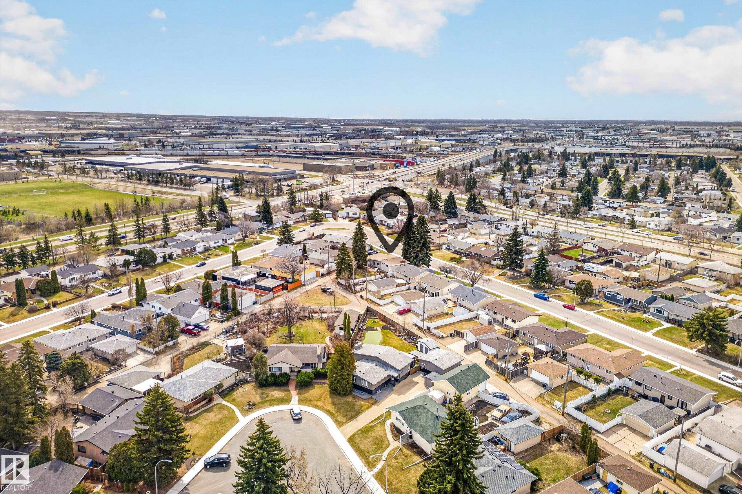 Aerial perspective showcasing a residential neighborhood with varied housing styles - 5304 90A Avenue, Edmonton, AB - Outdoor With View