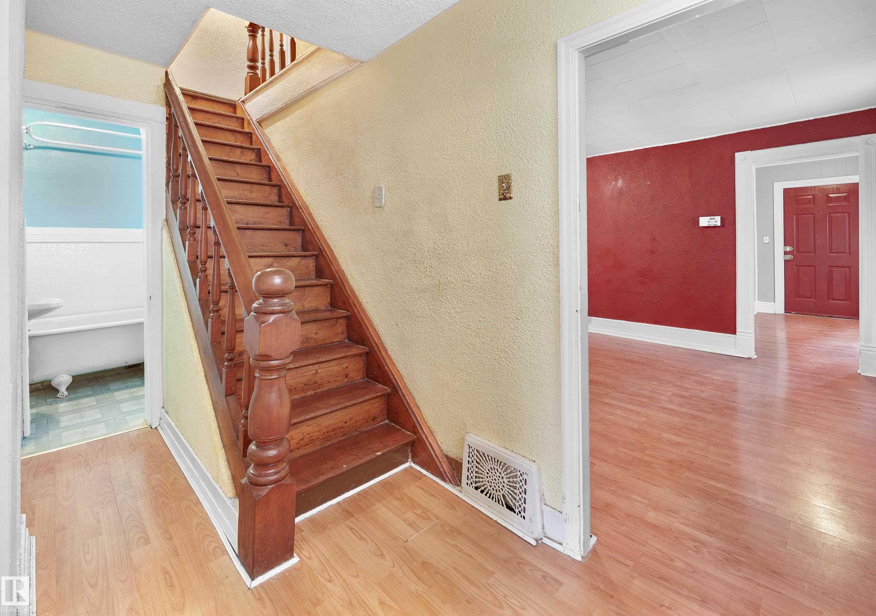 11038 84 Avenue, Edmonton, AB - Indoor Photo Showing Other Room