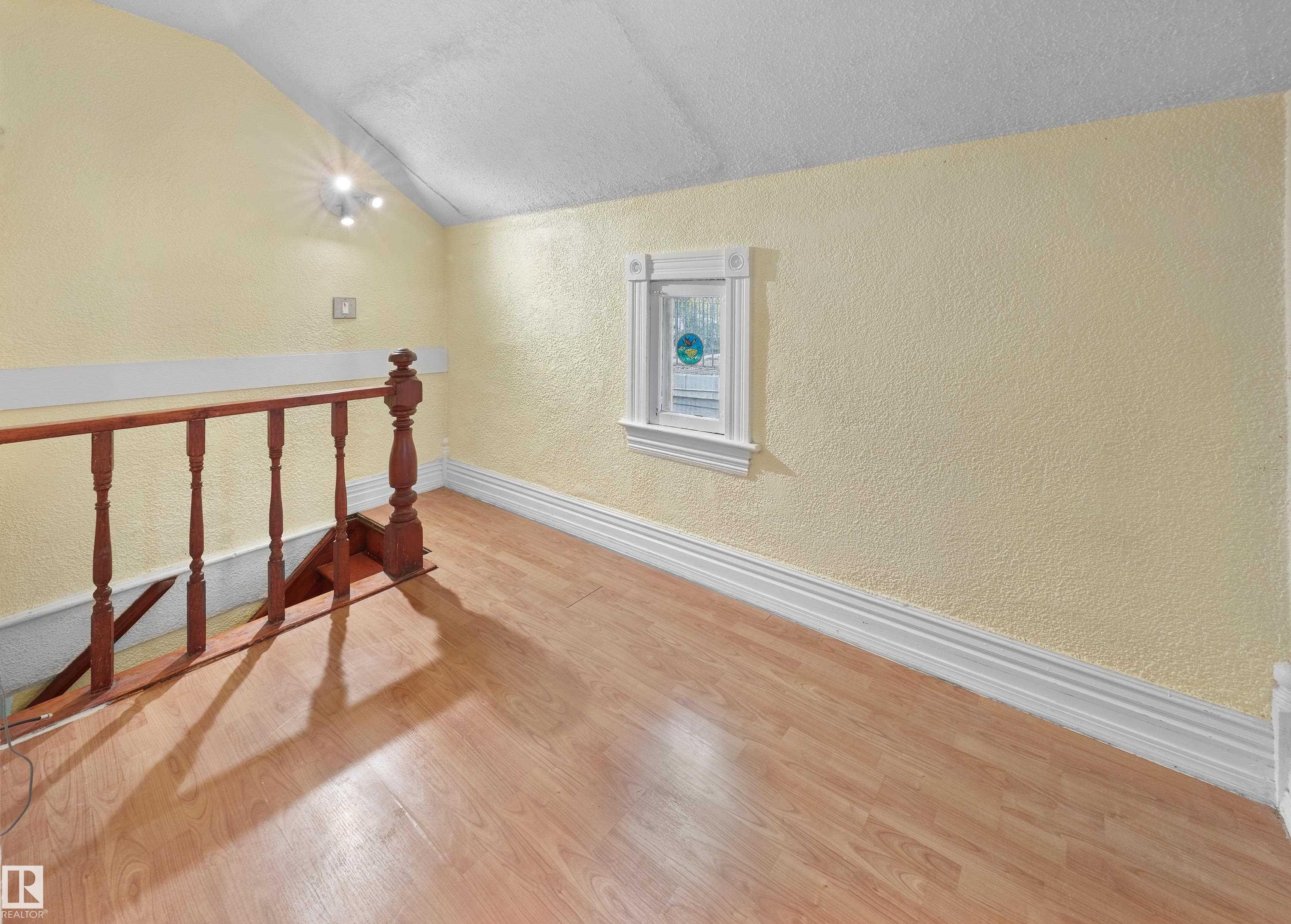 11038 84 Avenue, Edmonton, AB - Indoor Photo Showing Other Room