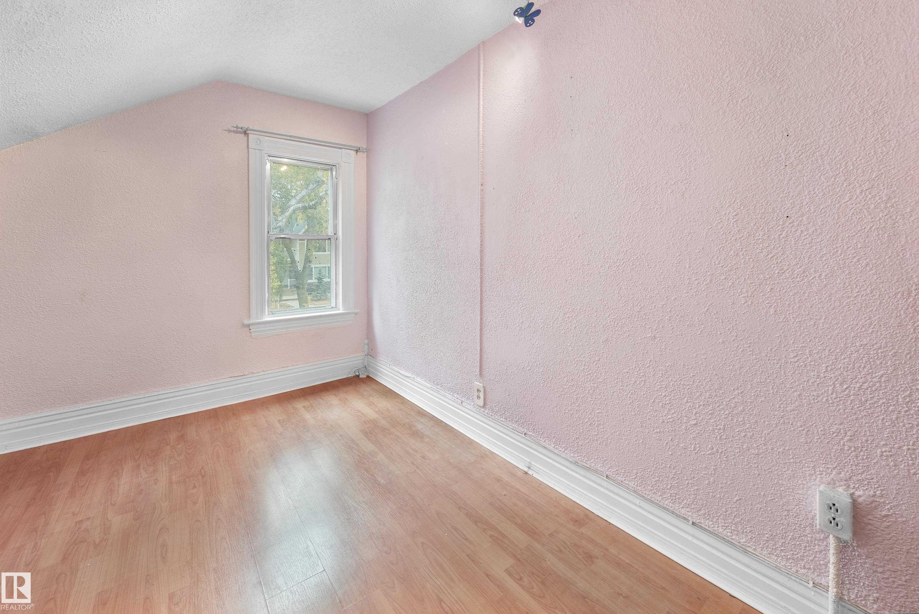 11038 84 Avenue, Edmonton, AB - Indoor Photo Showing Other Room