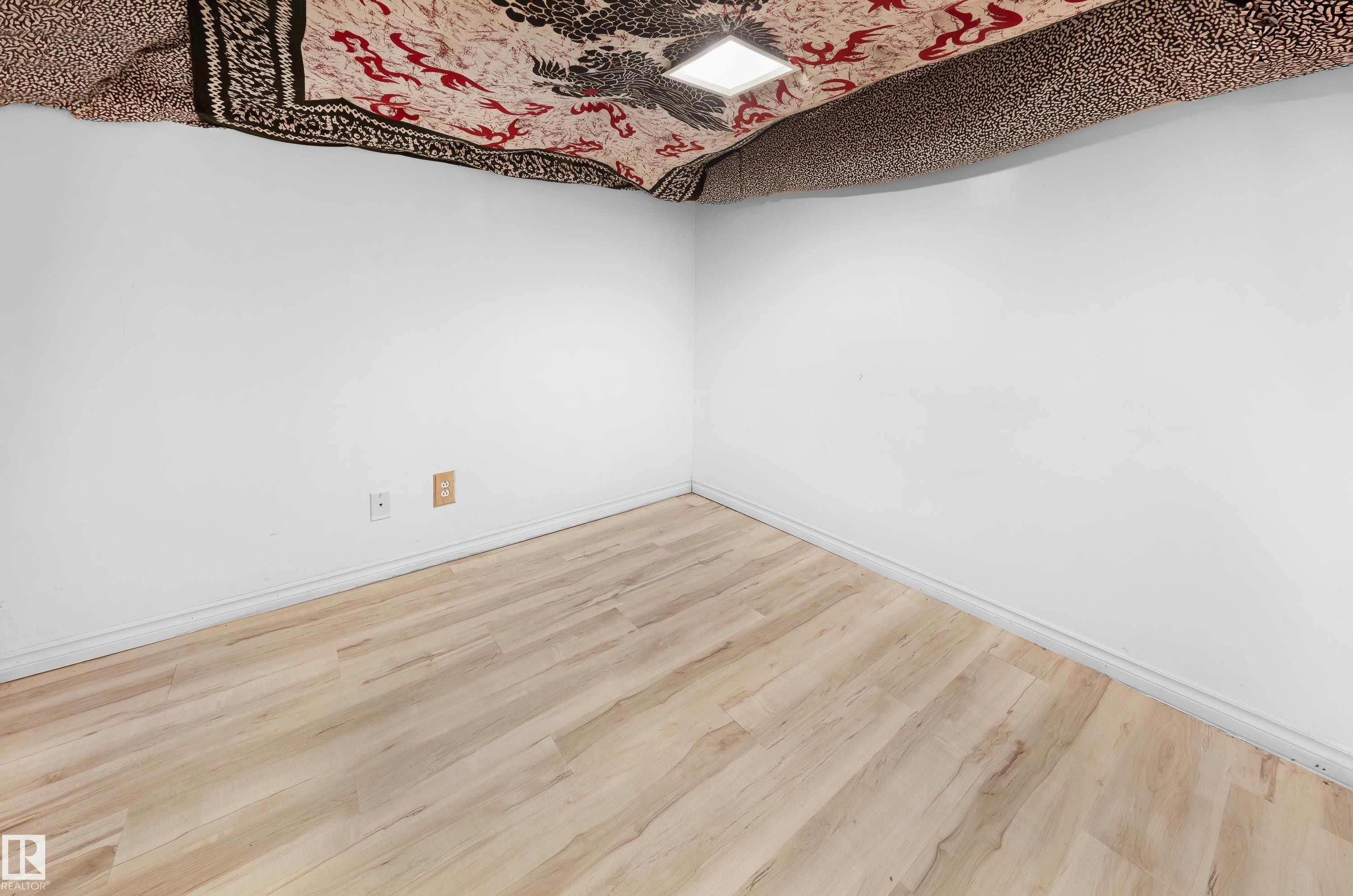 11038 84 Avenue, Edmonton, AB - Indoor Photo Showing Other Room