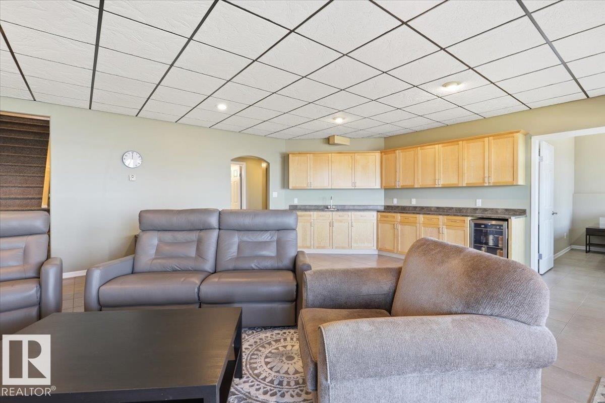 72 Beach Ave, Rural Leduc County, AB - Indoor Photo Showing Living Room