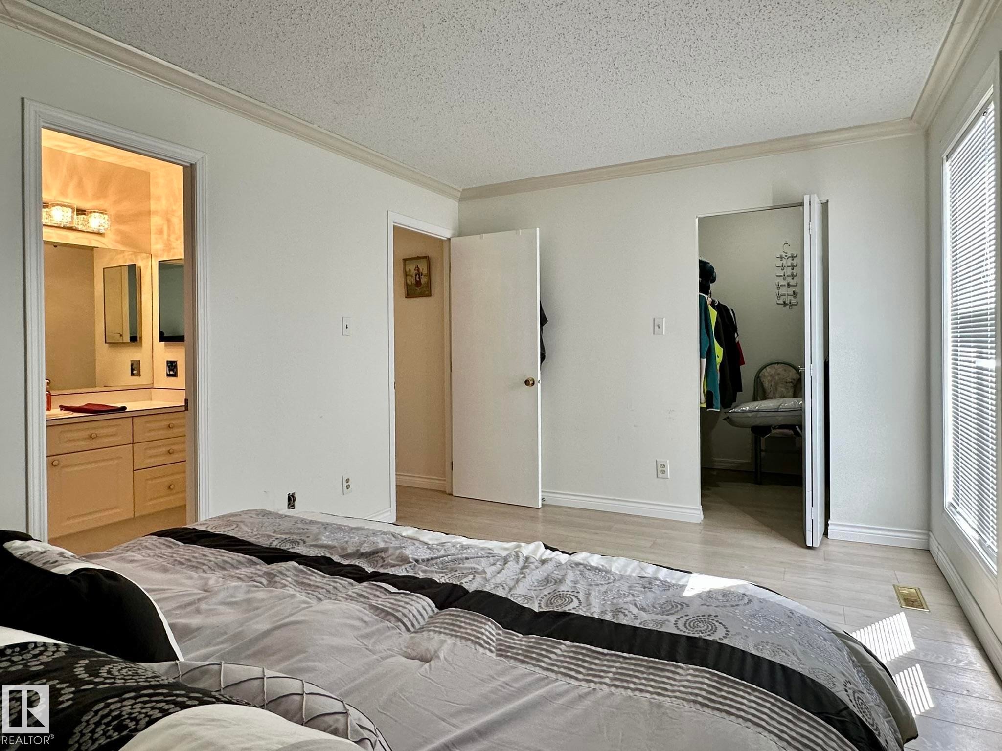 2304 151 Avenue, Edmonton, AB - Indoor Photo Showing Bedroom