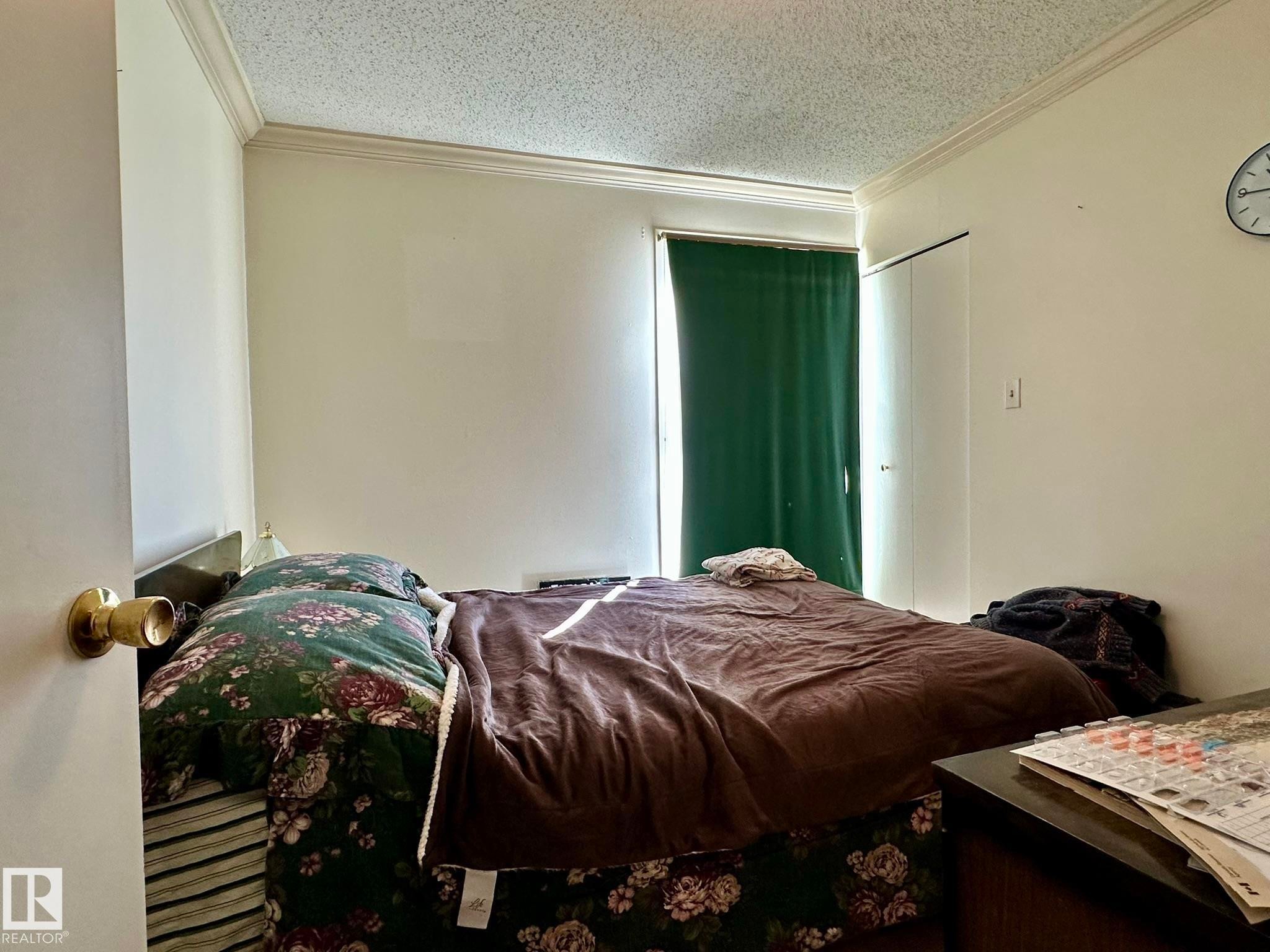 2304 151 Avenue, Edmonton, AB - Indoor Photo Showing Bedroom