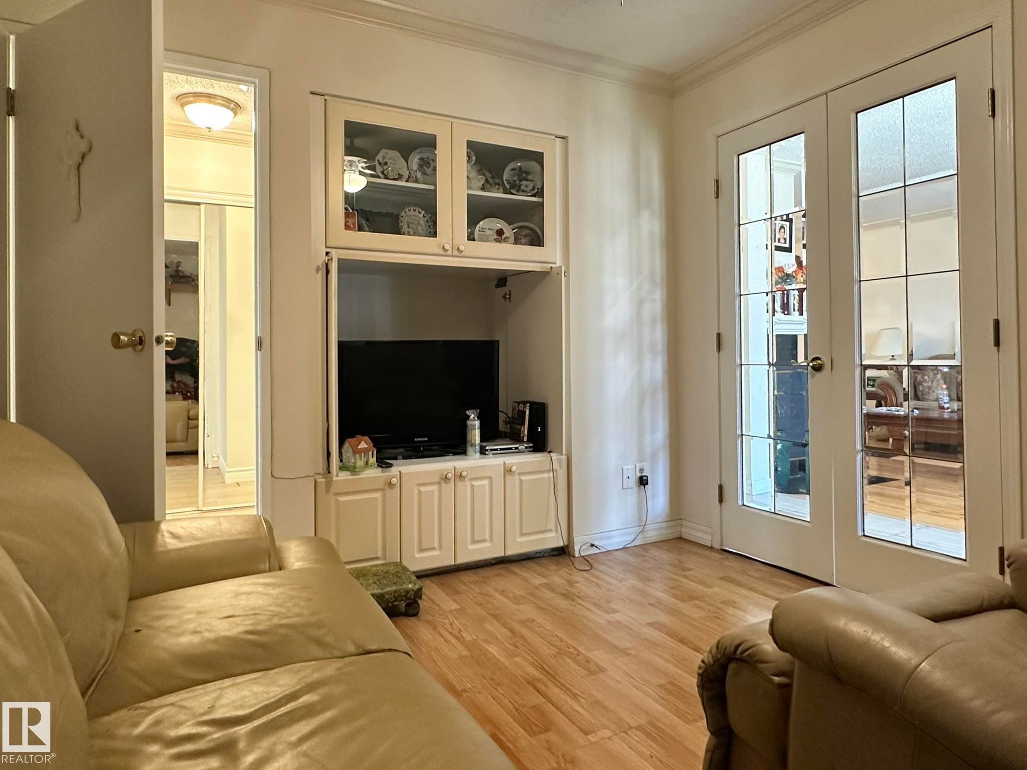 2304 151 Avenue, Edmonton, AB - Indoor Photo Showing Living Room