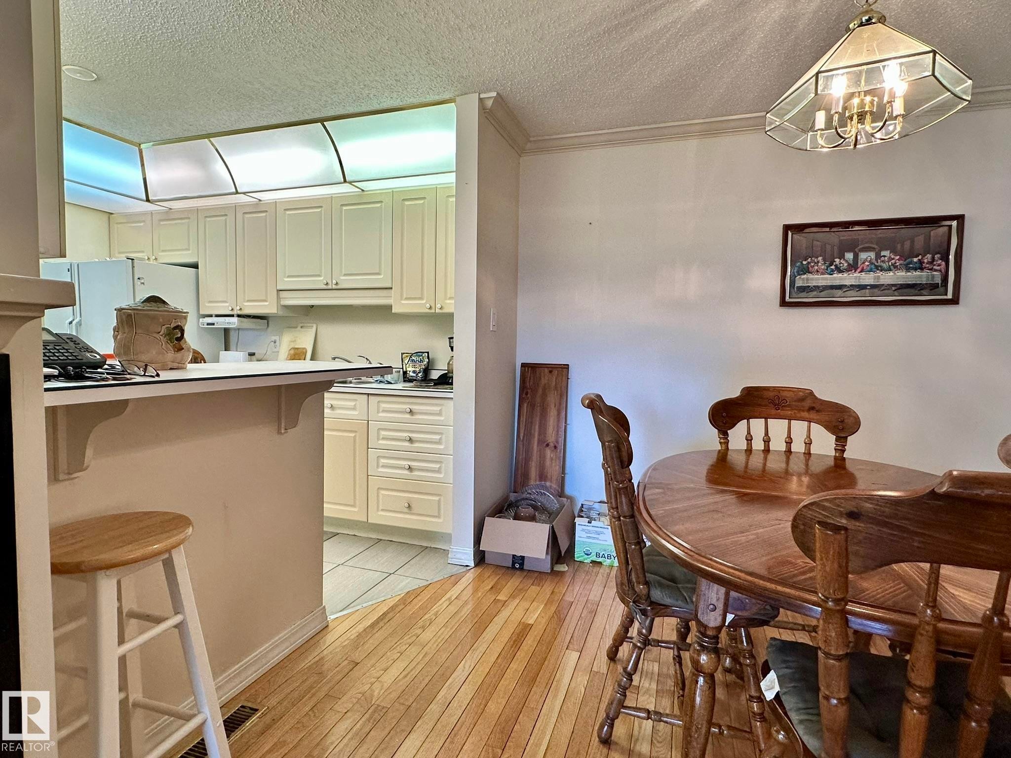 2304 151 Avenue, Edmonton, AB - Indoor Photo Showing Dining Room