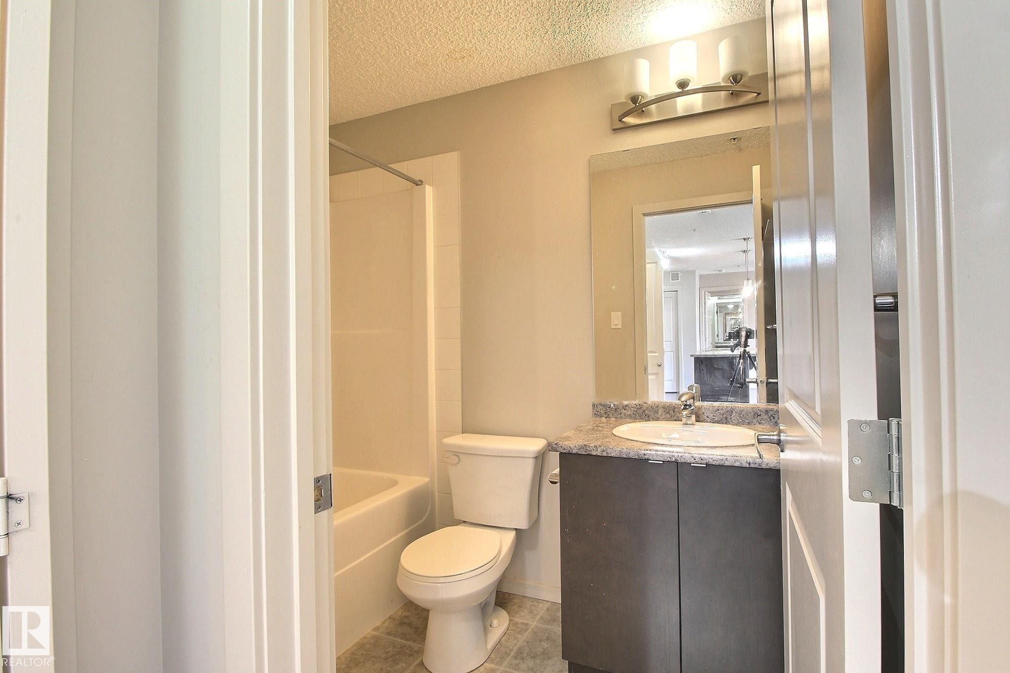 324 344 Windermere Road, Edmonton, AB - Indoor Photo Showing Bathroom