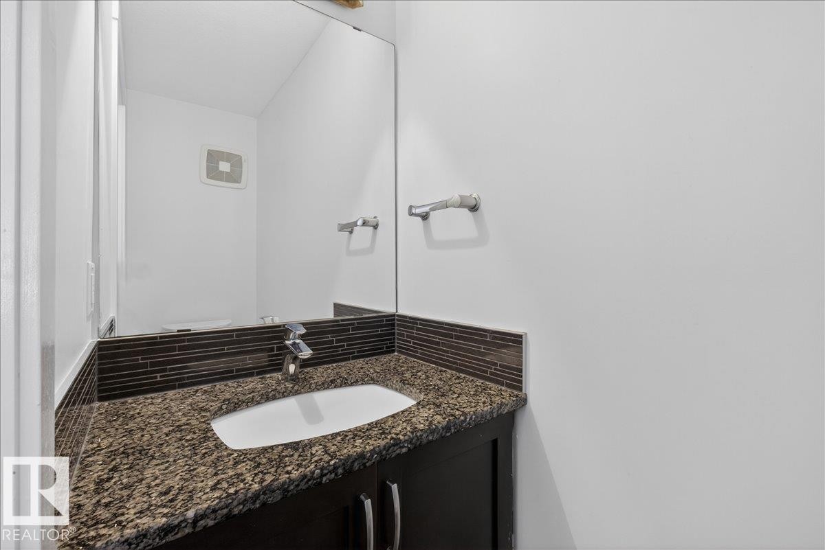 20315 43 Avenue, Edmonton, AB - Indoor Photo Showing Bathroom