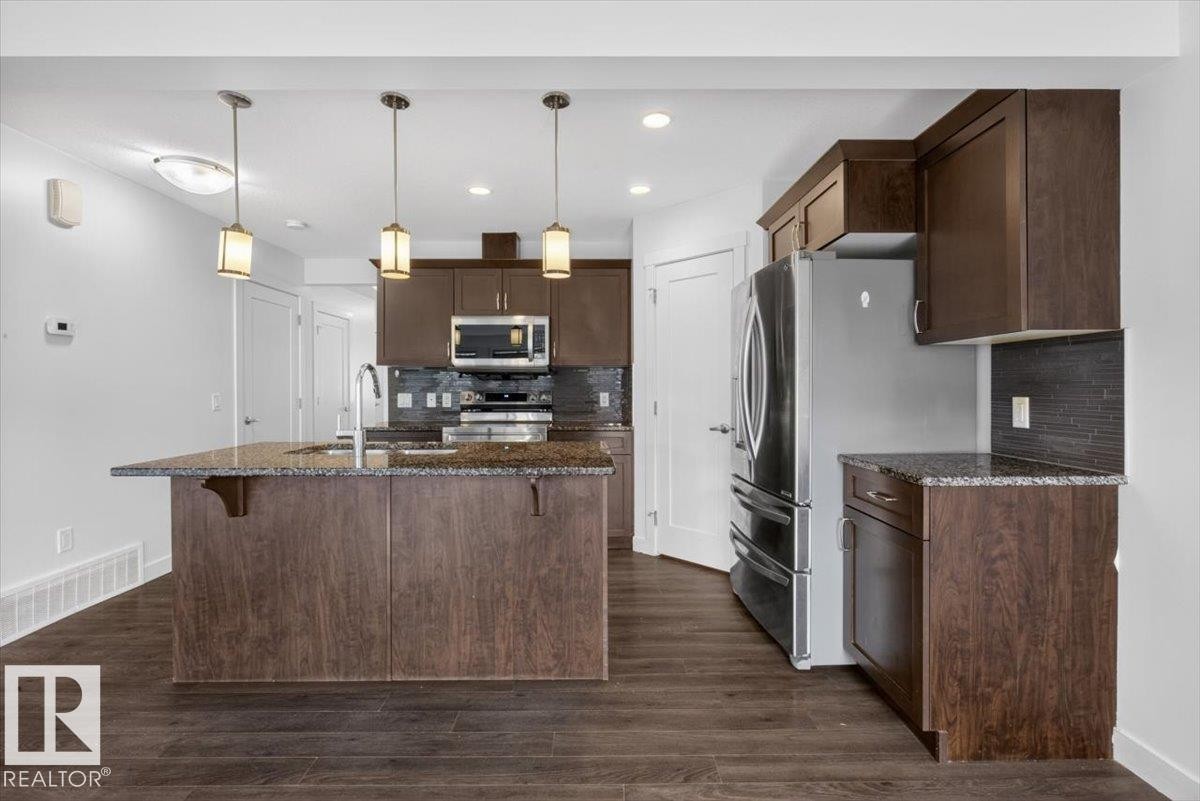 20315 43 Avenue, Edmonton, AB - Indoor Photo Showing Kitchen