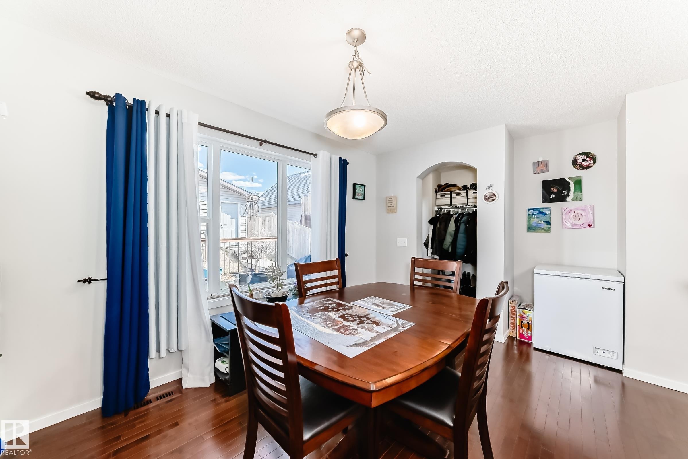 115 60 Street, Edmonton, AB - Indoor Photo Showing Dining Room