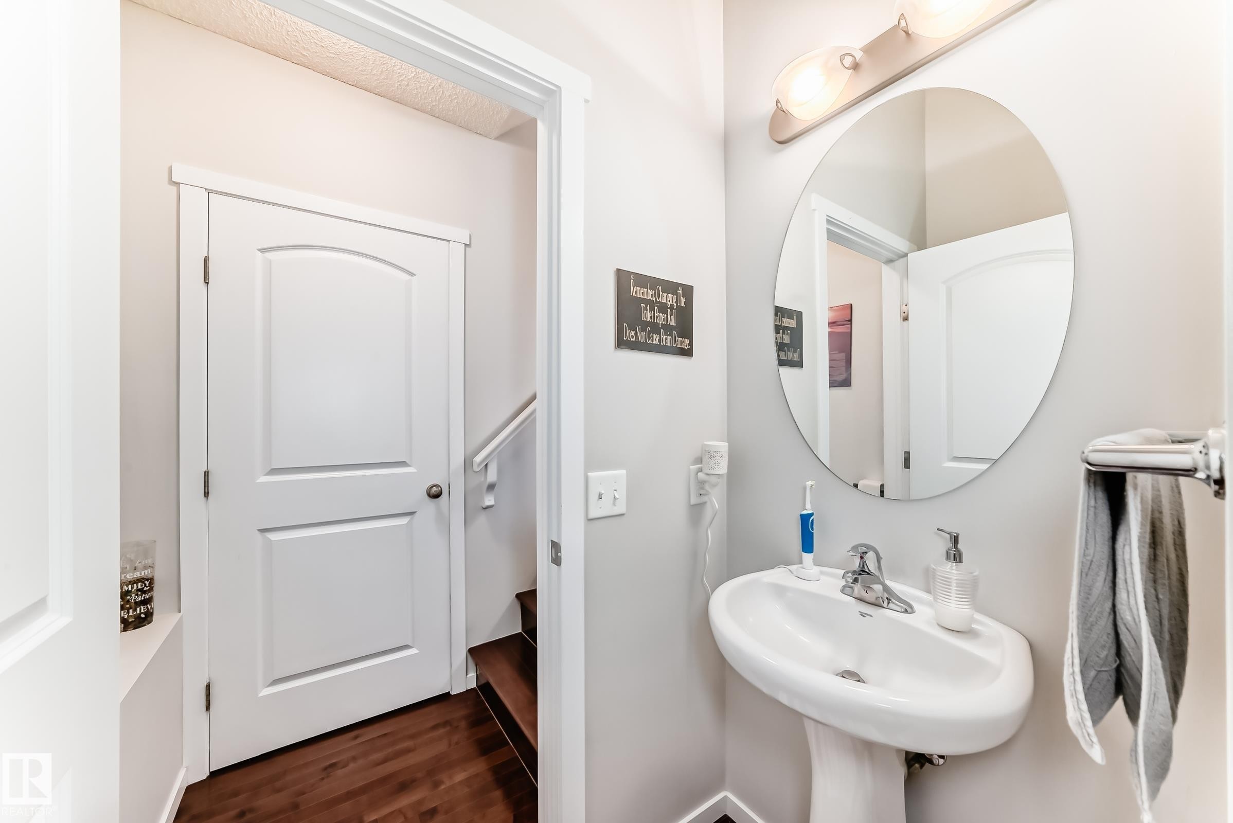 115 60 Street, Edmonton, AB - Indoor Photo Showing Bathroom