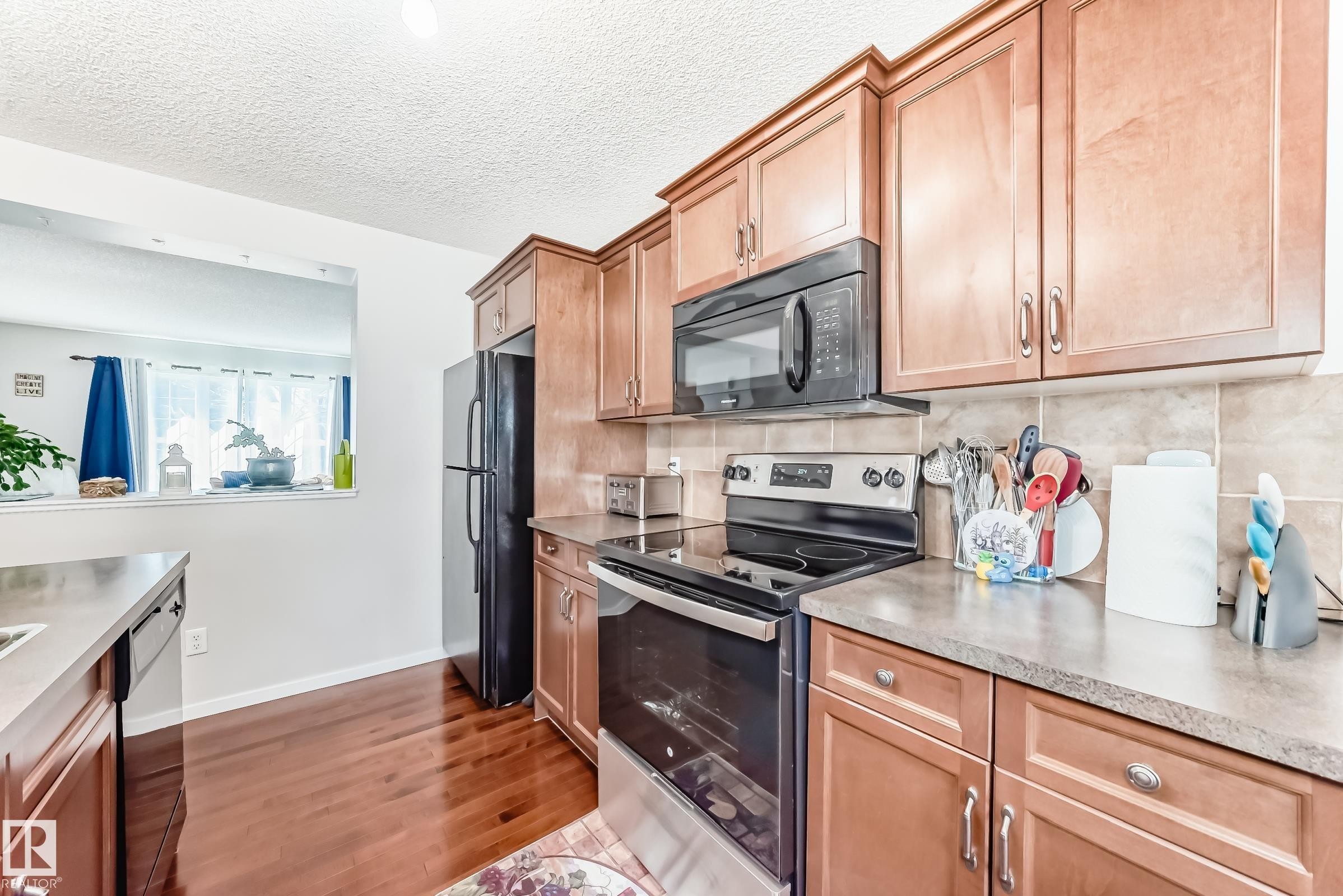 115 60 Street, Edmonton, AB - Indoor Photo Showing Kitchen