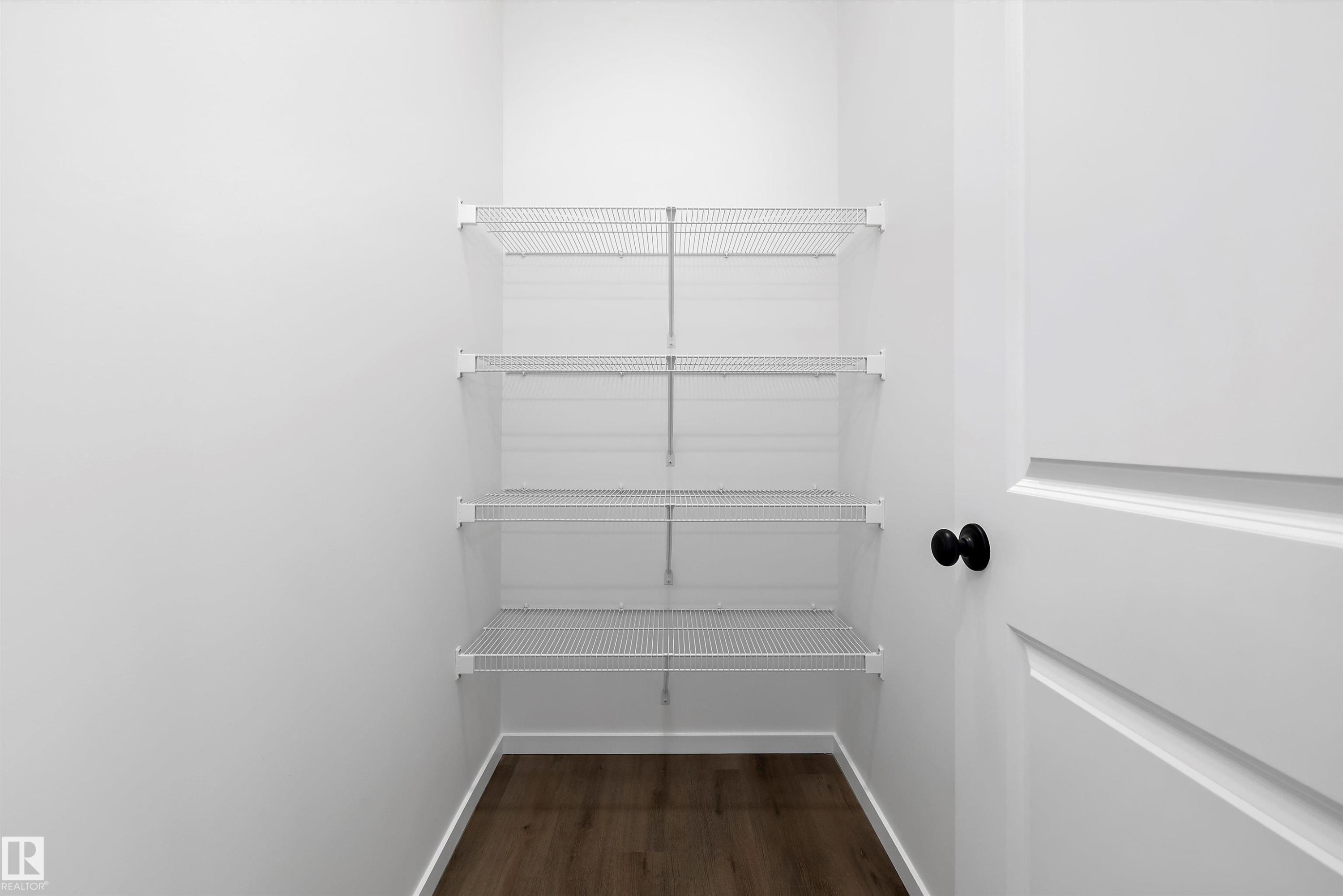 5458 Hawthorn Run, Edmonton, AB - Indoor With Storage