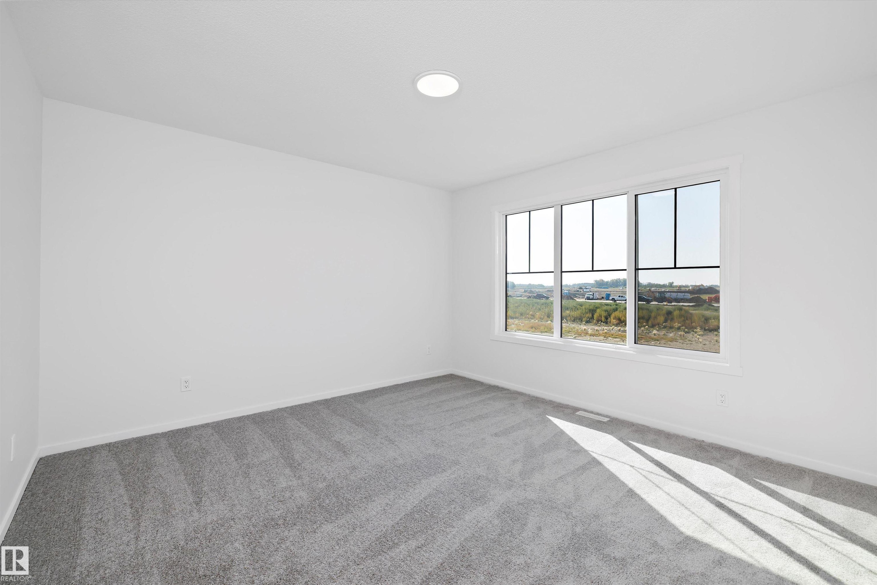 5458 Hawthorn Run, Edmonton, AB - Indoor Photo Showing Other Room