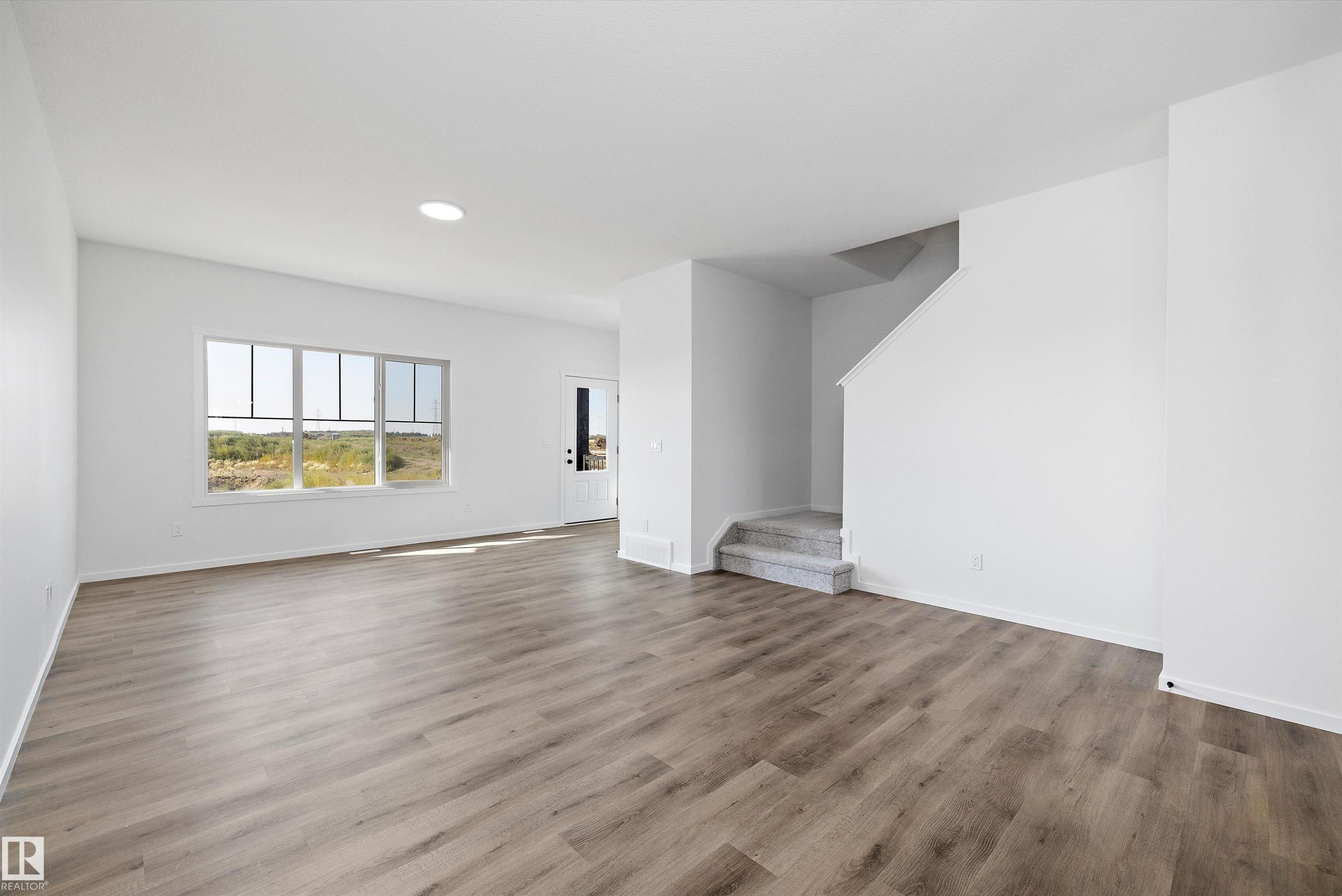 5458 Hawthorn Run, Edmonton, AB - Indoor Photo Showing Living Room