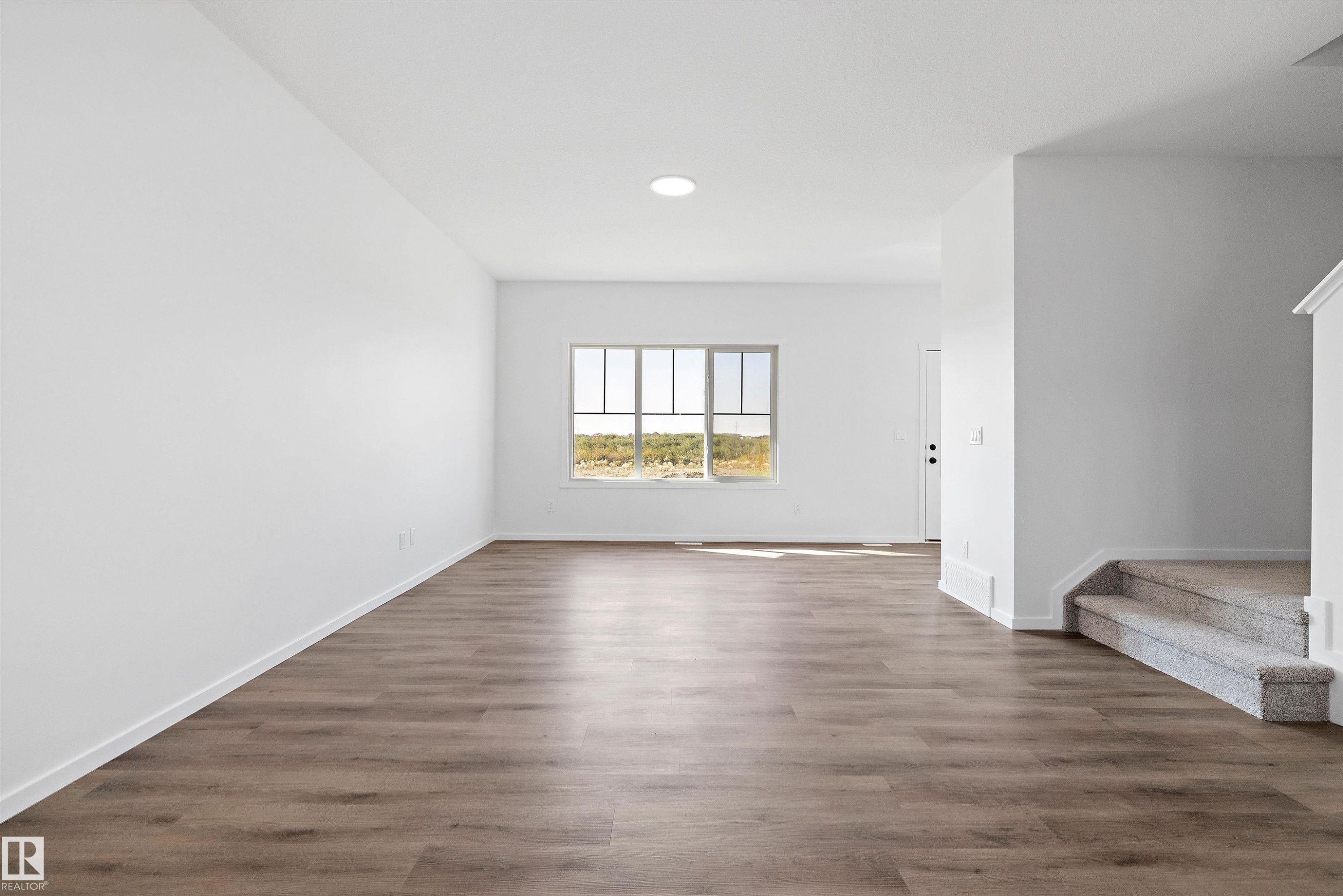 5458 Hawthorn Run, Edmonton, AB - Indoor