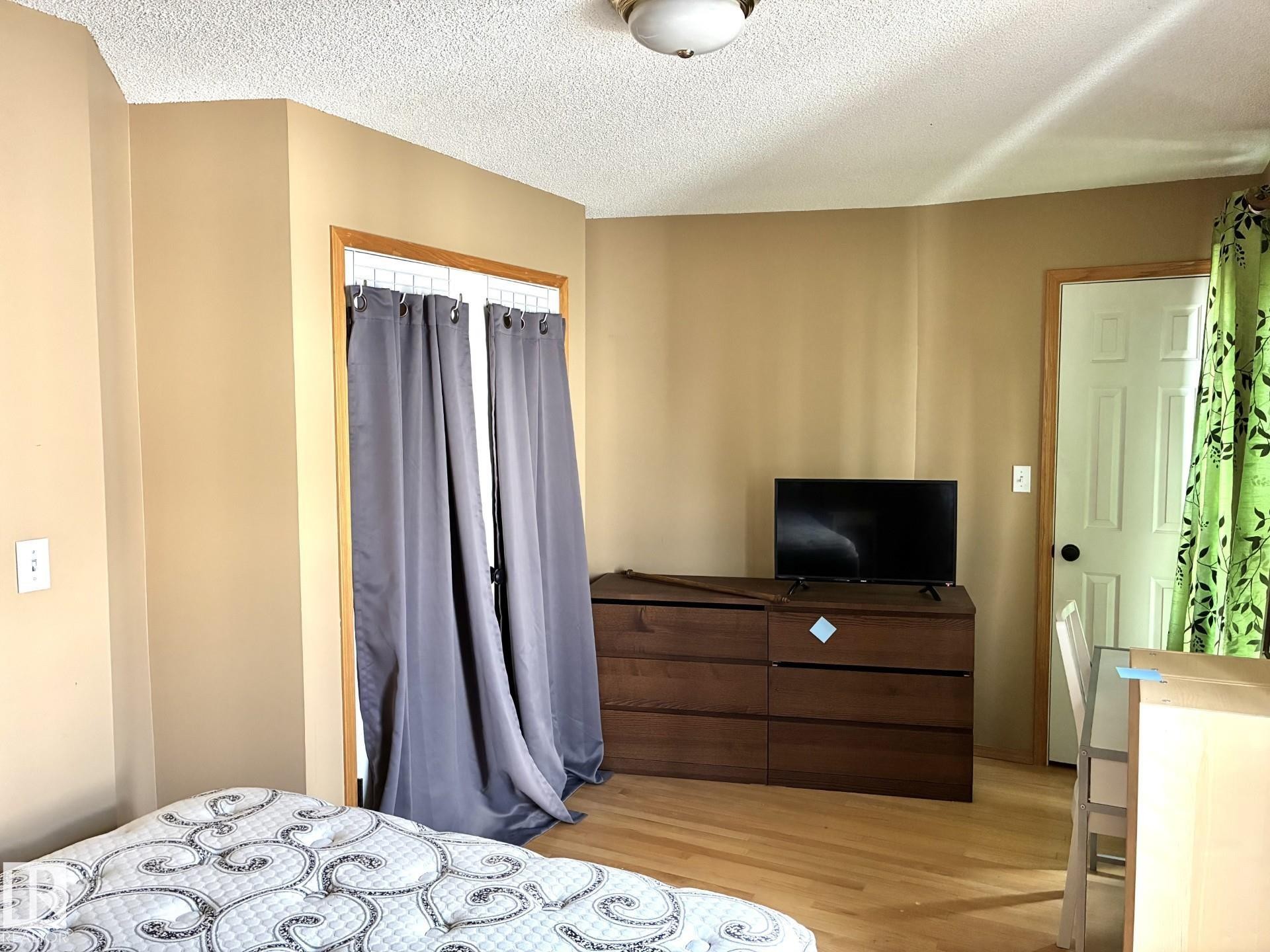 1248 48 Street, Edmonton, AB - Indoor Photo Showing Bedroom
