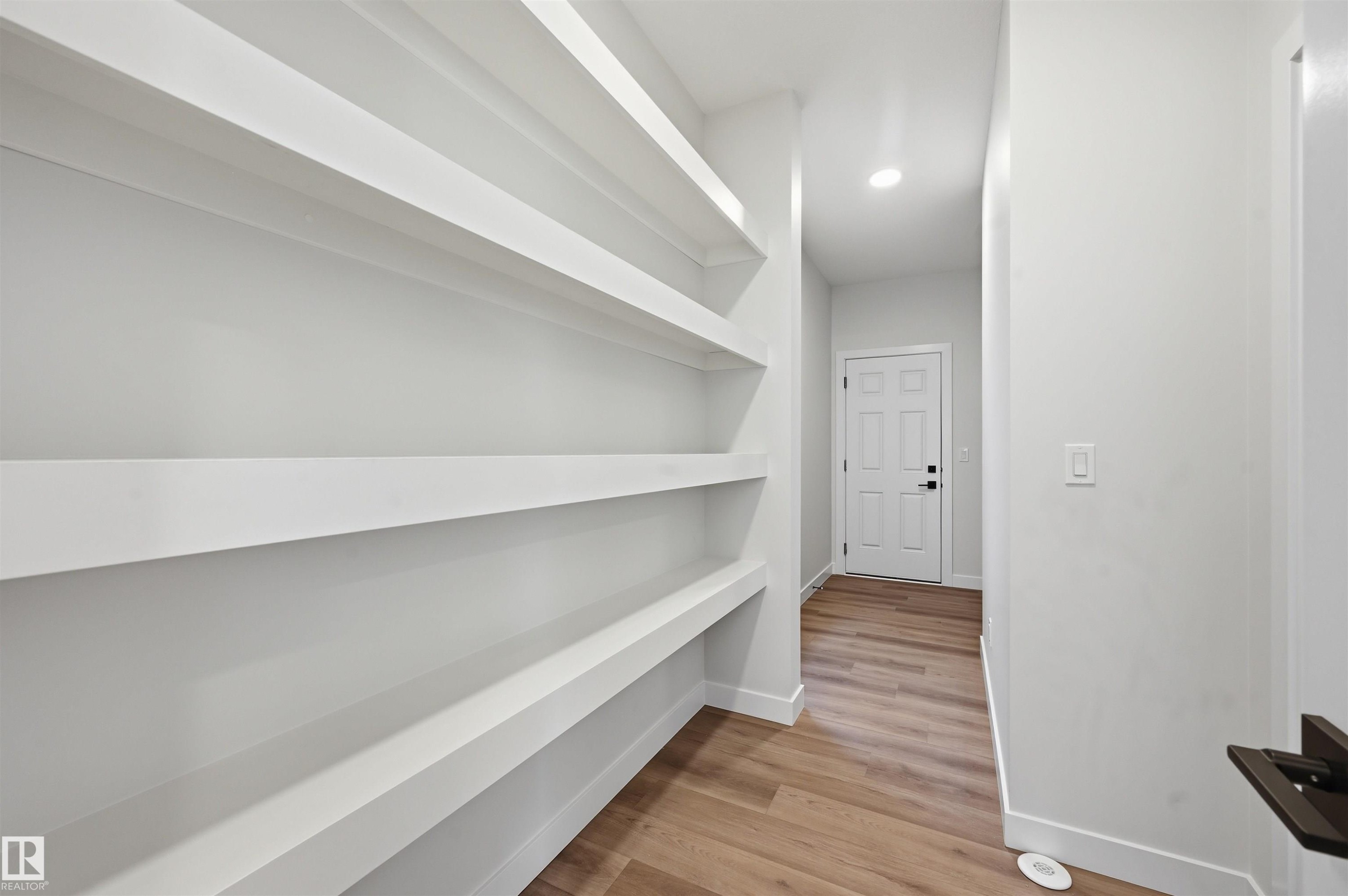 3218 Dixon Way, Edmonton, AB - Indoor