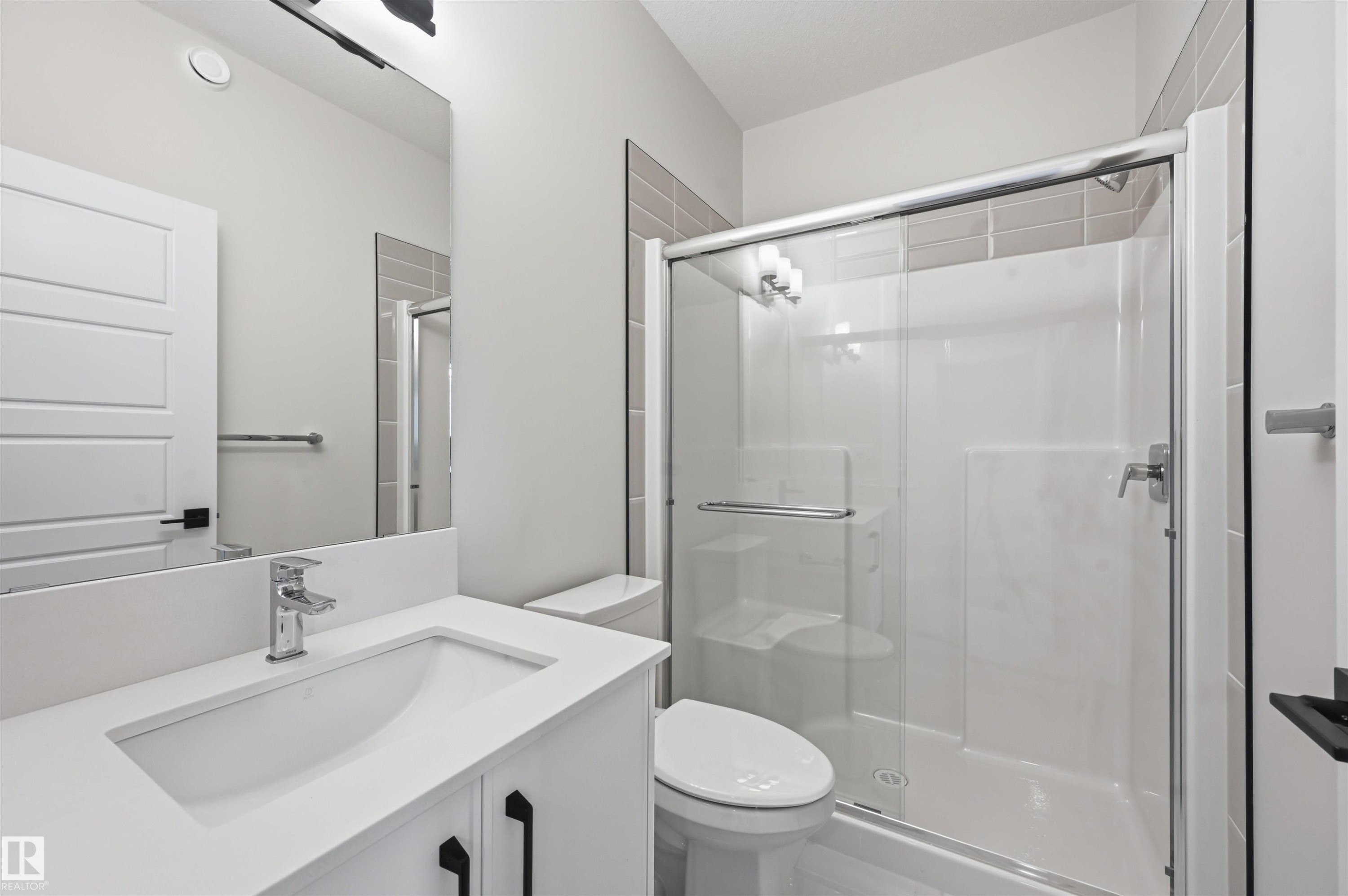 3218 Dixon Way, Edmonton, AB - Indoor Photo Showing Bathroom