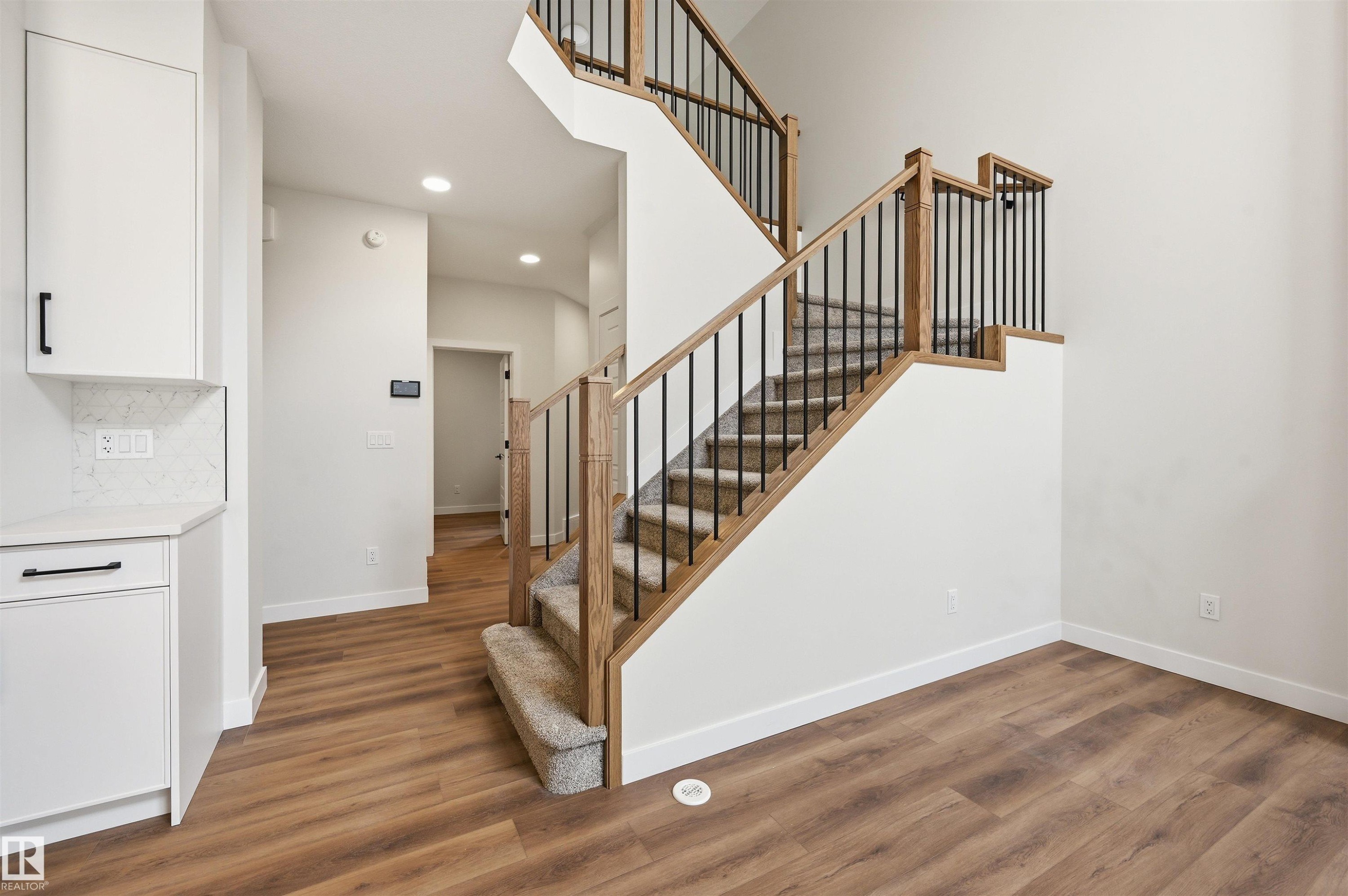 3218 Dixon Way, Edmonton, AB - Indoor Photo Showing Other Room