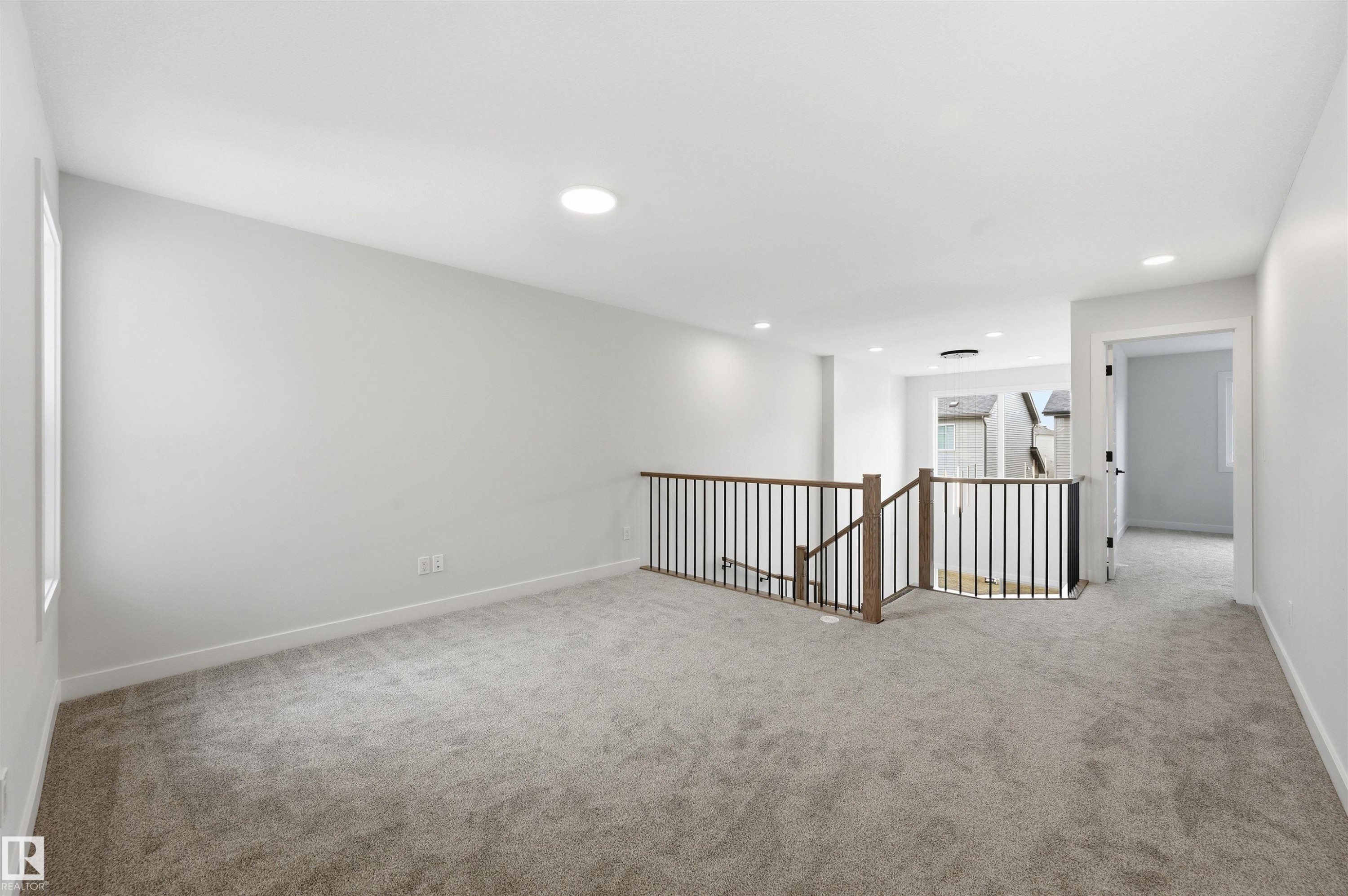 3218 Dixon Way, Edmonton, AB - Indoor Photo Showing Other Room