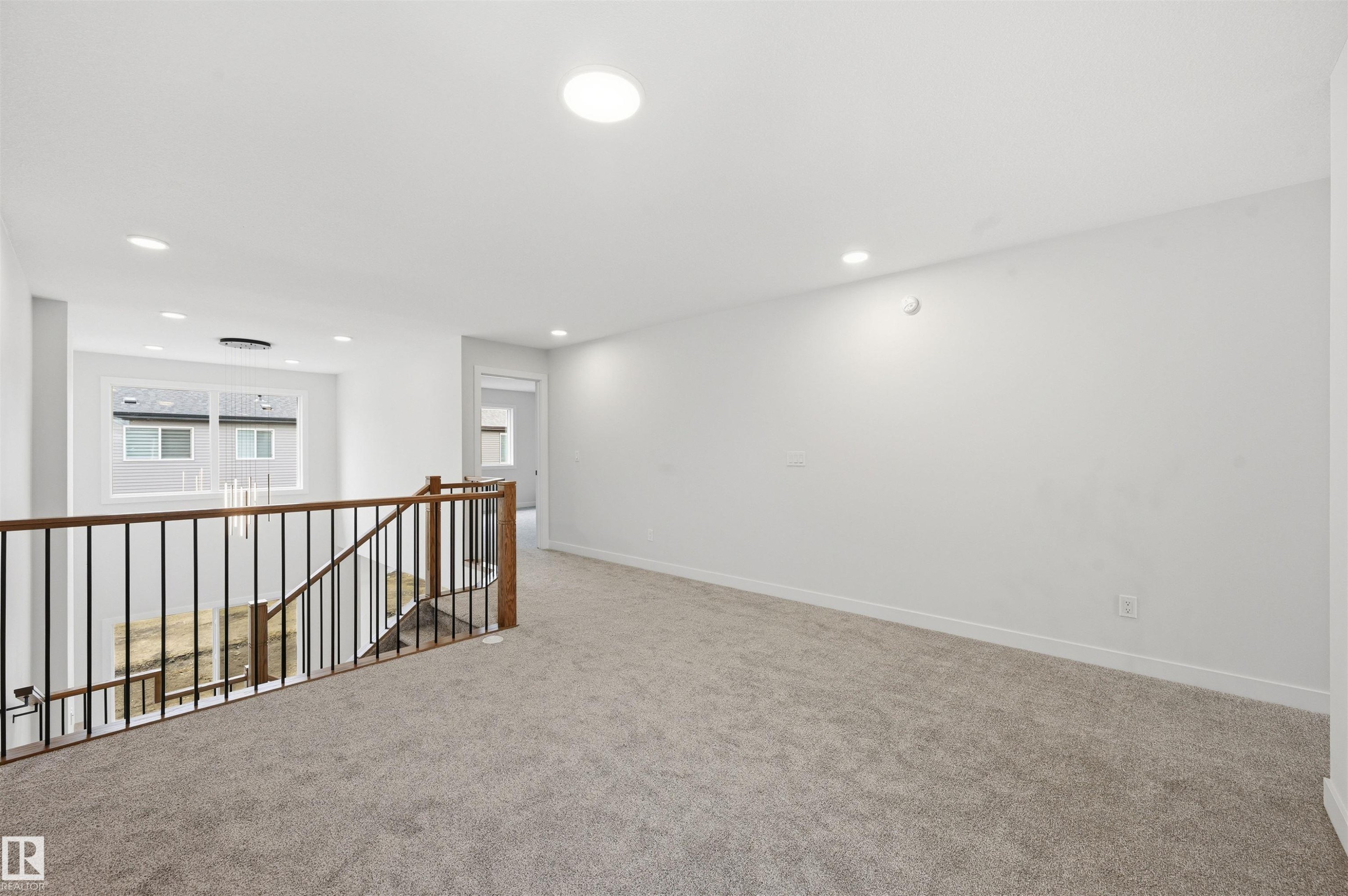 3218 Dixon Way, Edmonton, AB - Indoor Photo Showing Other Room