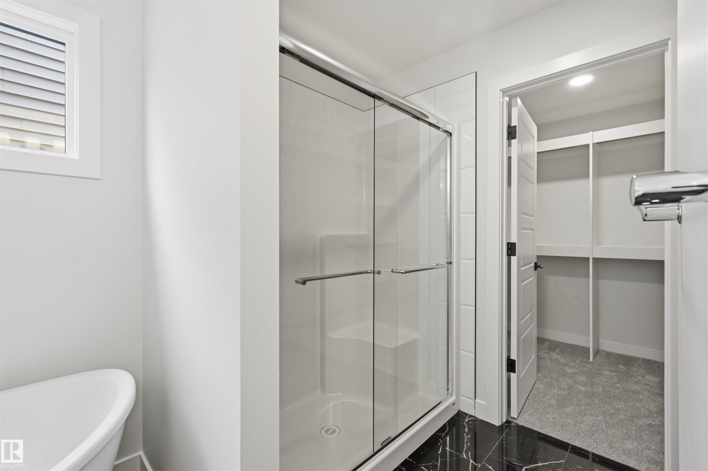 3218 Dixon Way, Edmonton, AB - Indoor Photo Showing Bathroom