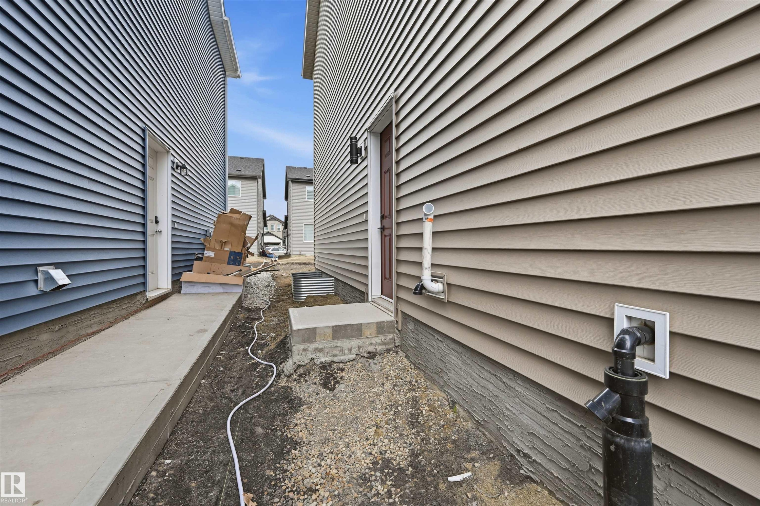 3218 Dixon Way, Edmonton, AB - Outdoor