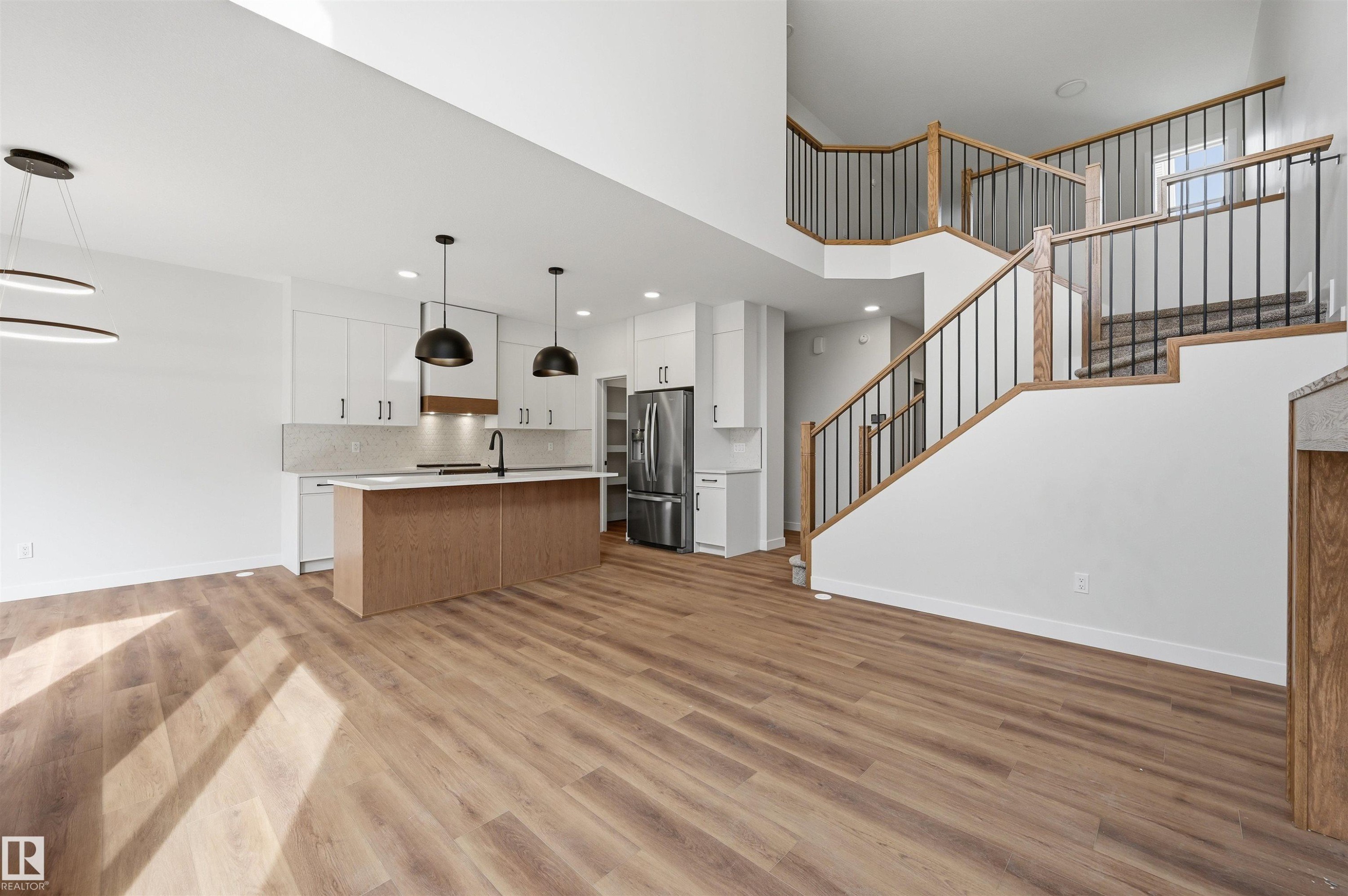 3218 Dixon Way, Edmonton, AB - Indoor Photo Showing Kitchen
